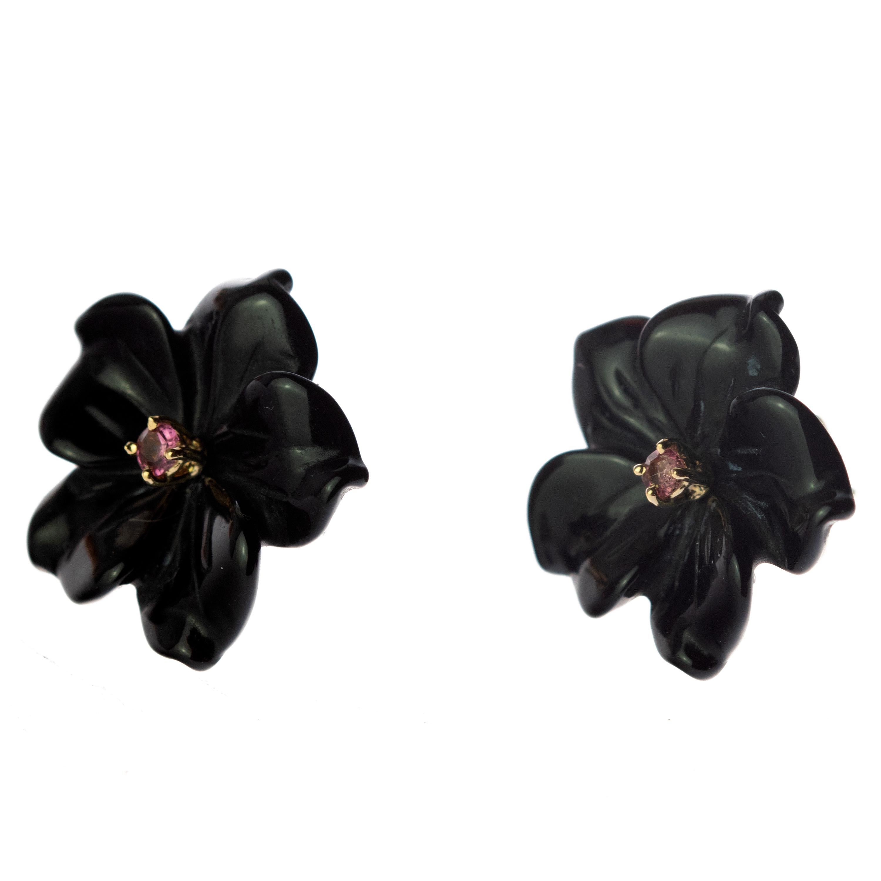 Clous d'oreilles en or jaune 18 carats avec agate noire et tourmaline sculptée en forme de fleur, fabriqués à la main en vente 2