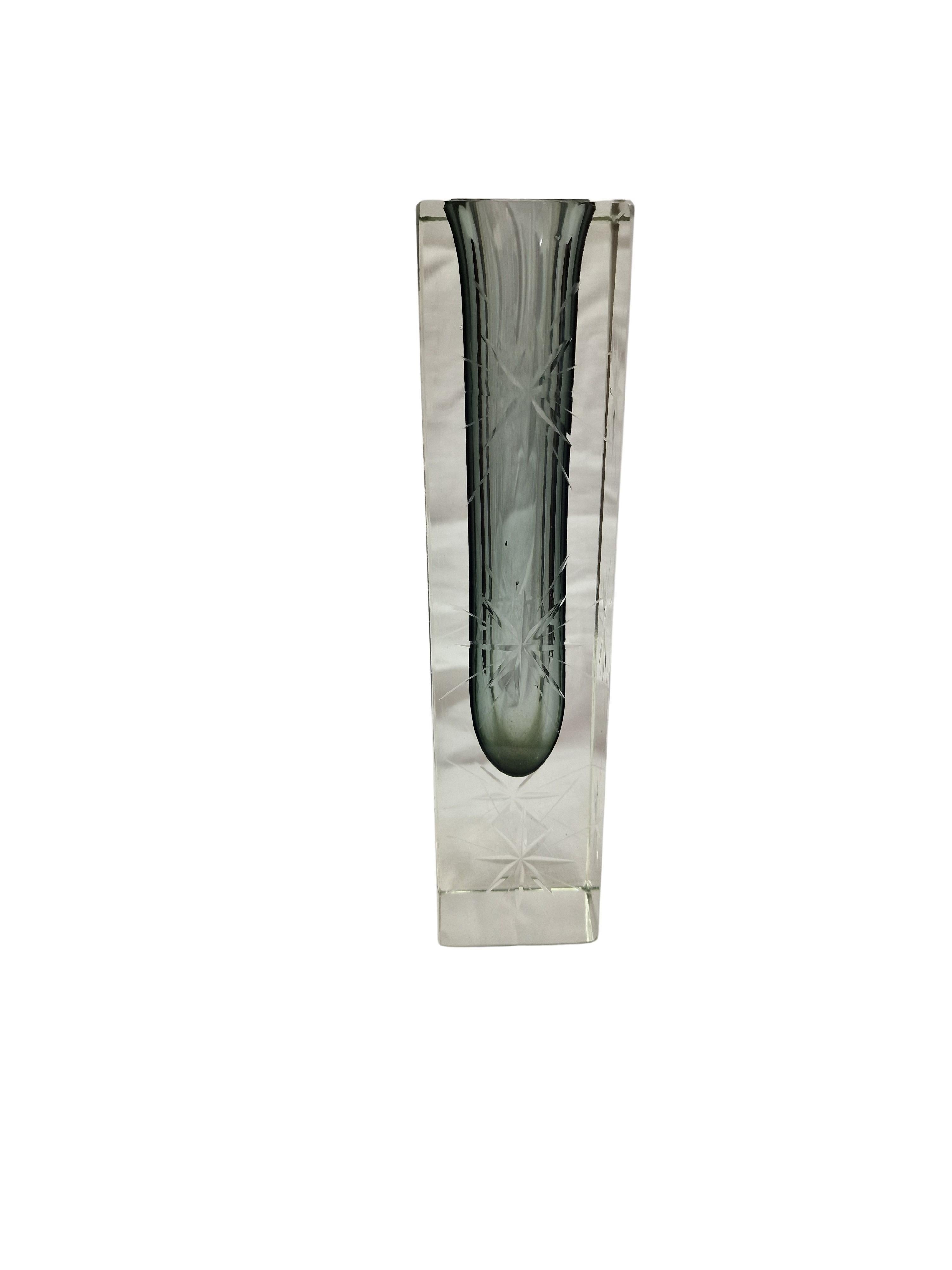 Flower block vase, star cut glass, 1920s, Art Deco, Murano, Italy In Good Condition For Sale In Wien, AT