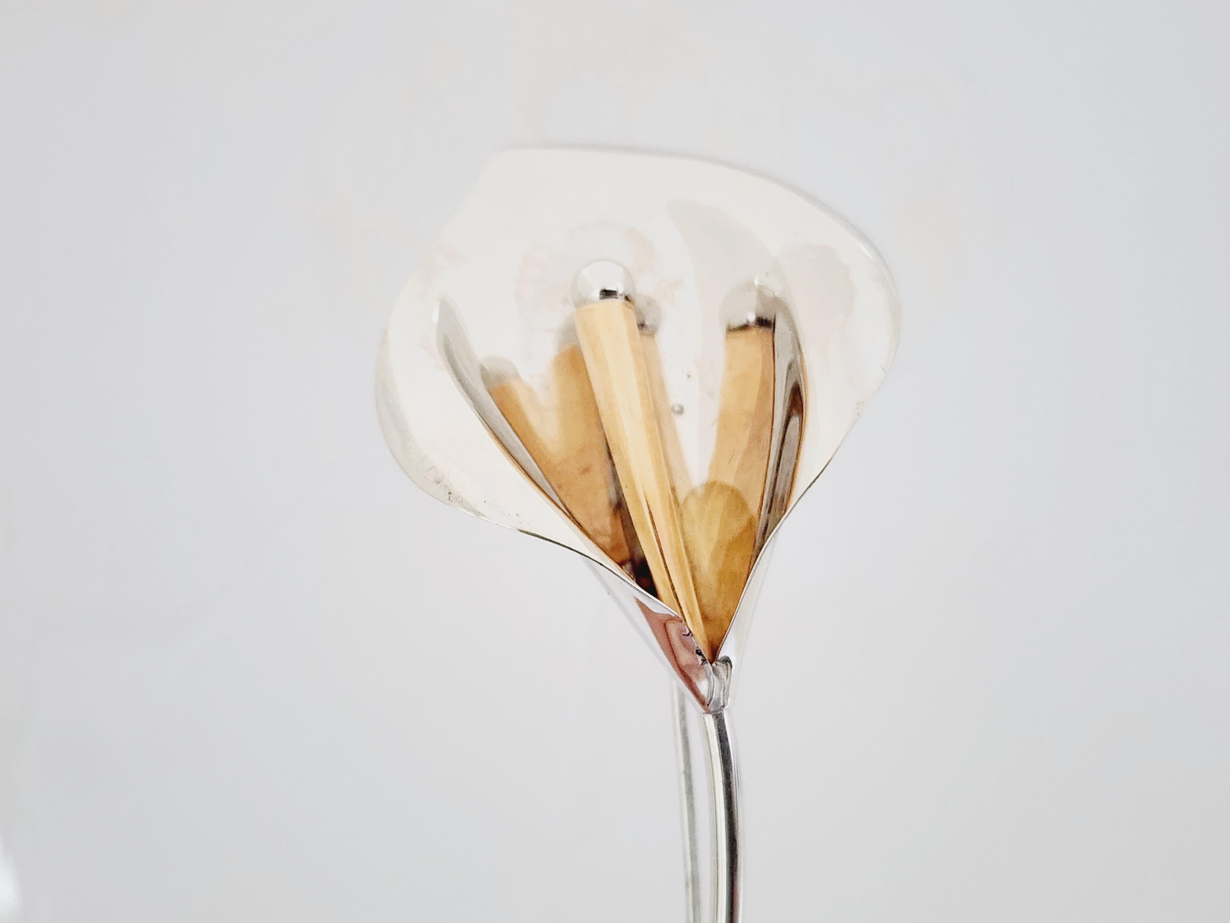 Broche Fleur Broche Or Blanc 14 Karat 
Avec un magnifique cœur de fleur en or rose. 
3 pouces de longueur, 1,25 pouce de largeur.