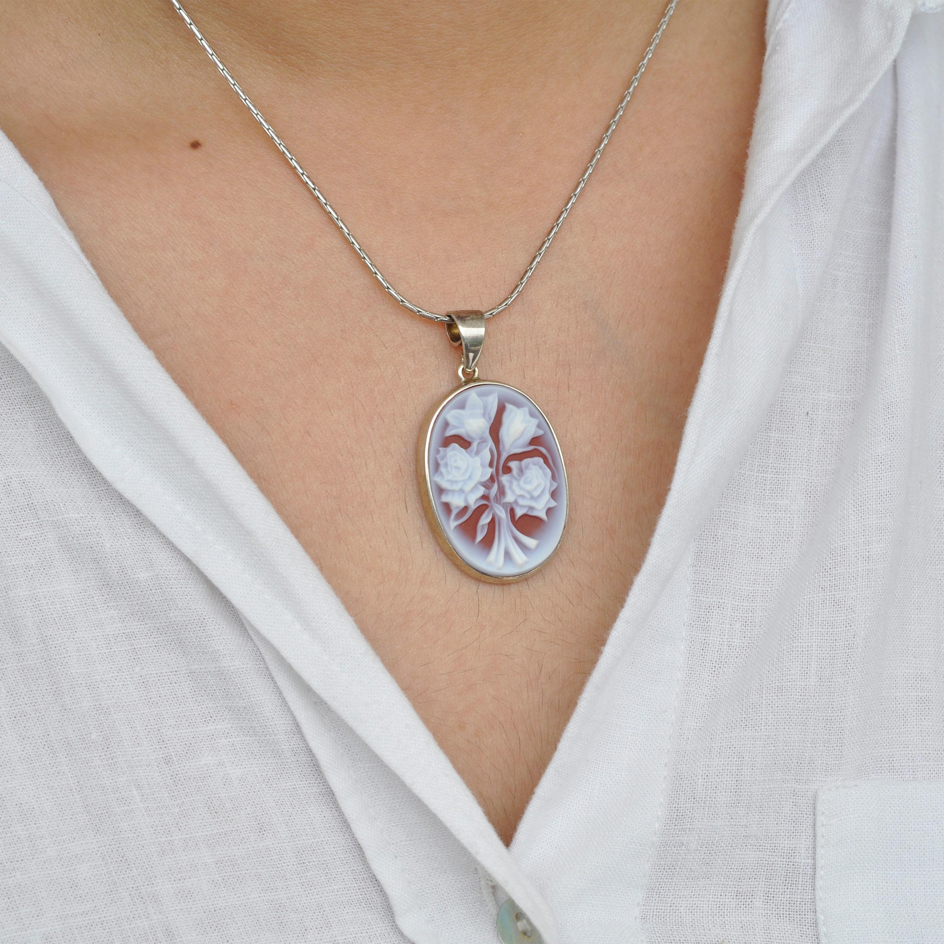 Flower bouquet carving agate cameo sterling silver pendant necklace

This Sterling Silver pendant with flower bouquet cameo carving on natural agate is absolutely gorgeous. Carved on the relief of a 30x22mm oval natural agate, the detailing of this