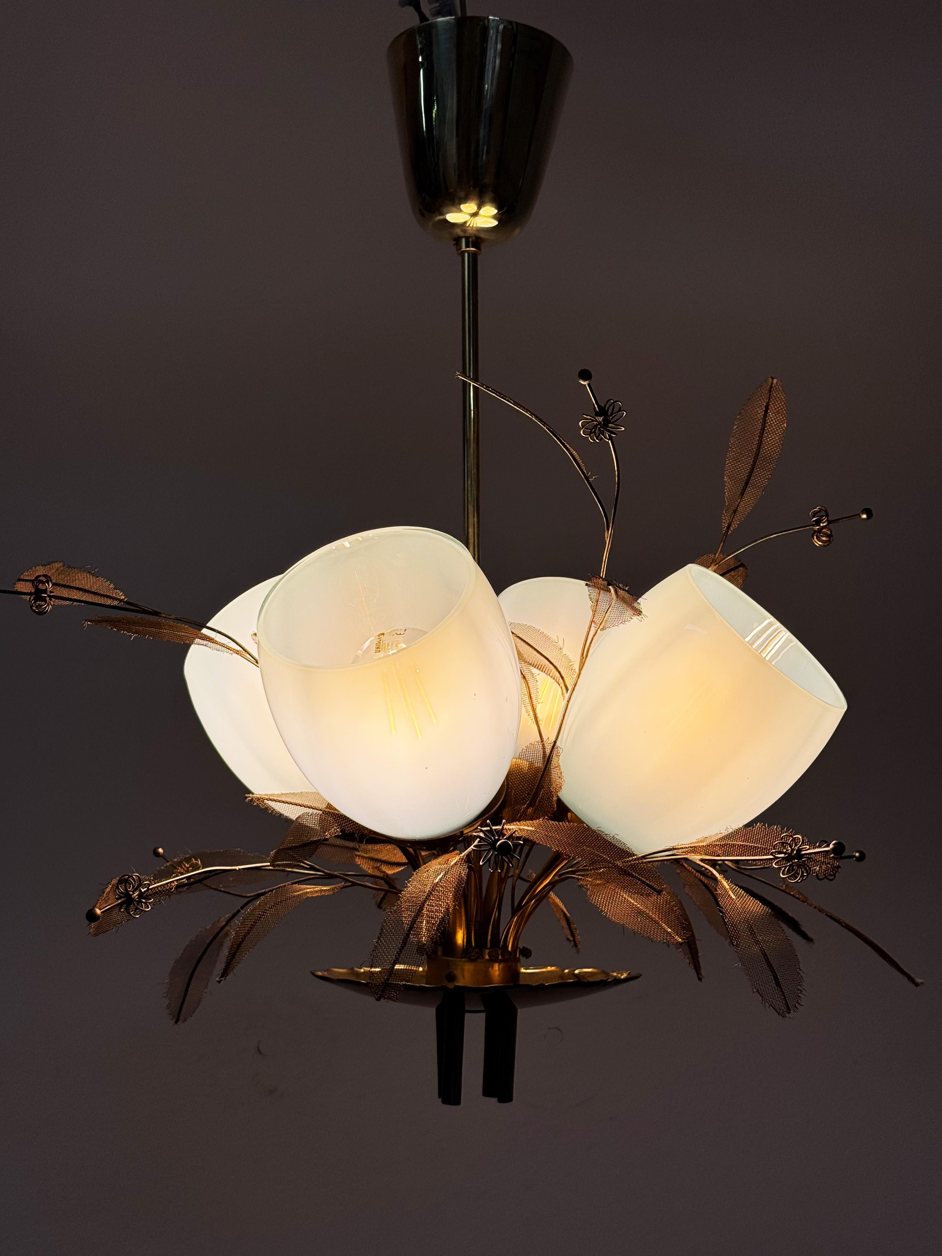 Lámpara Flower Bouquet de Paavo Tynell para Taito Oy con cristal azul en venta 9