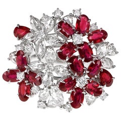 Bague designer inspirée d'un bouquet de fleurs en rubis et diamants
