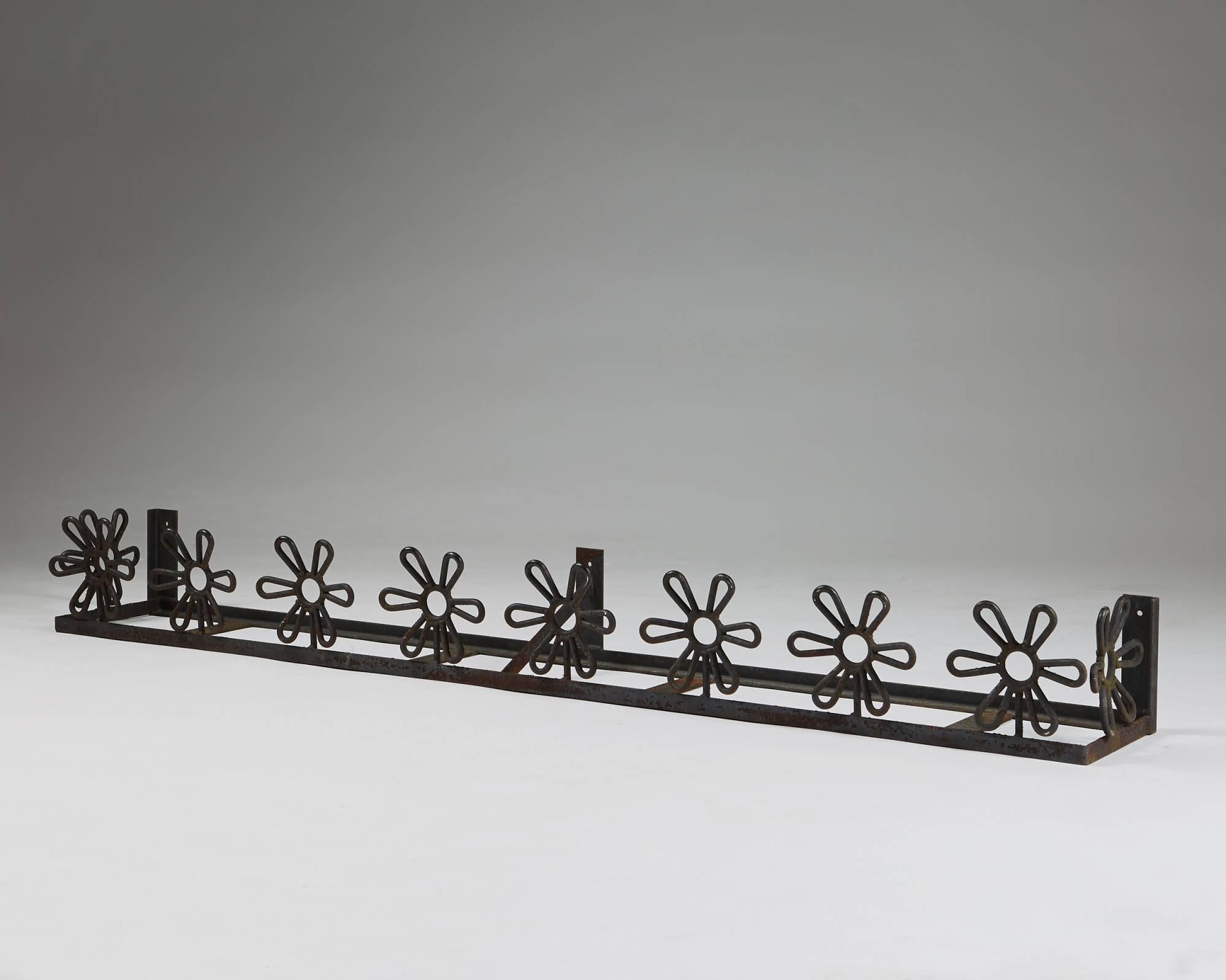 Suédois Boîtes à fleurs scandinaves du milieu du siècle - Ensemble en fer avec motifs décoratifs en vente