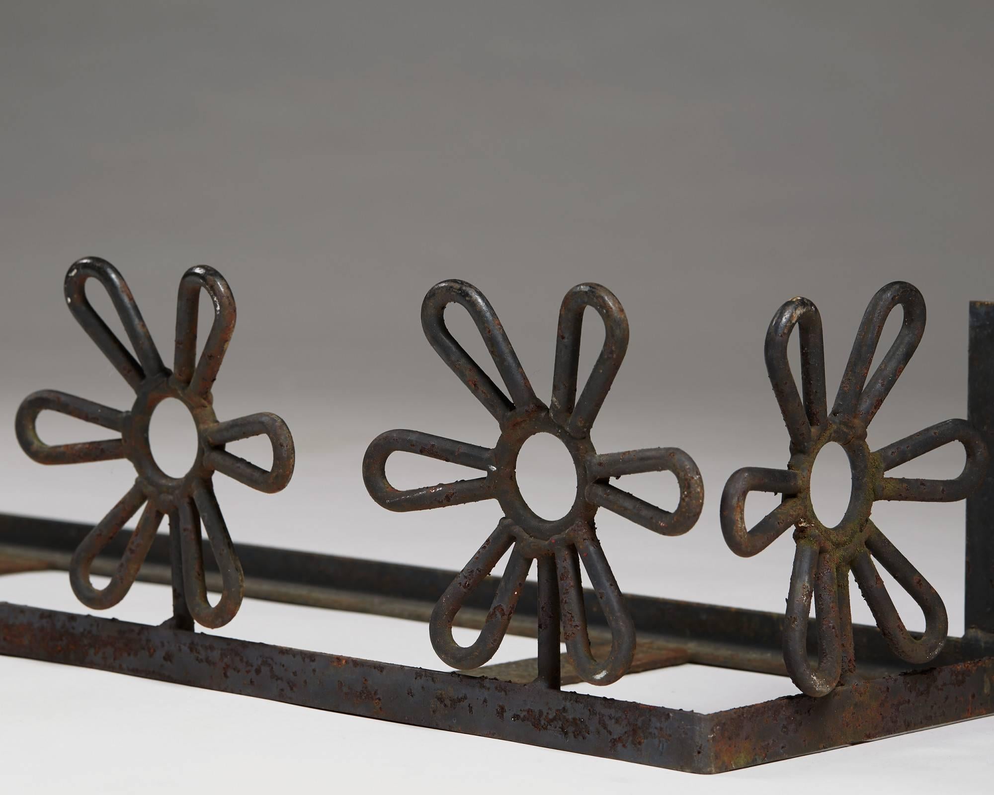 Forgé Boîtes à fleurs scandinaves du milieu du siècle - Ensemble en fer avec motifs décoratifs en vente