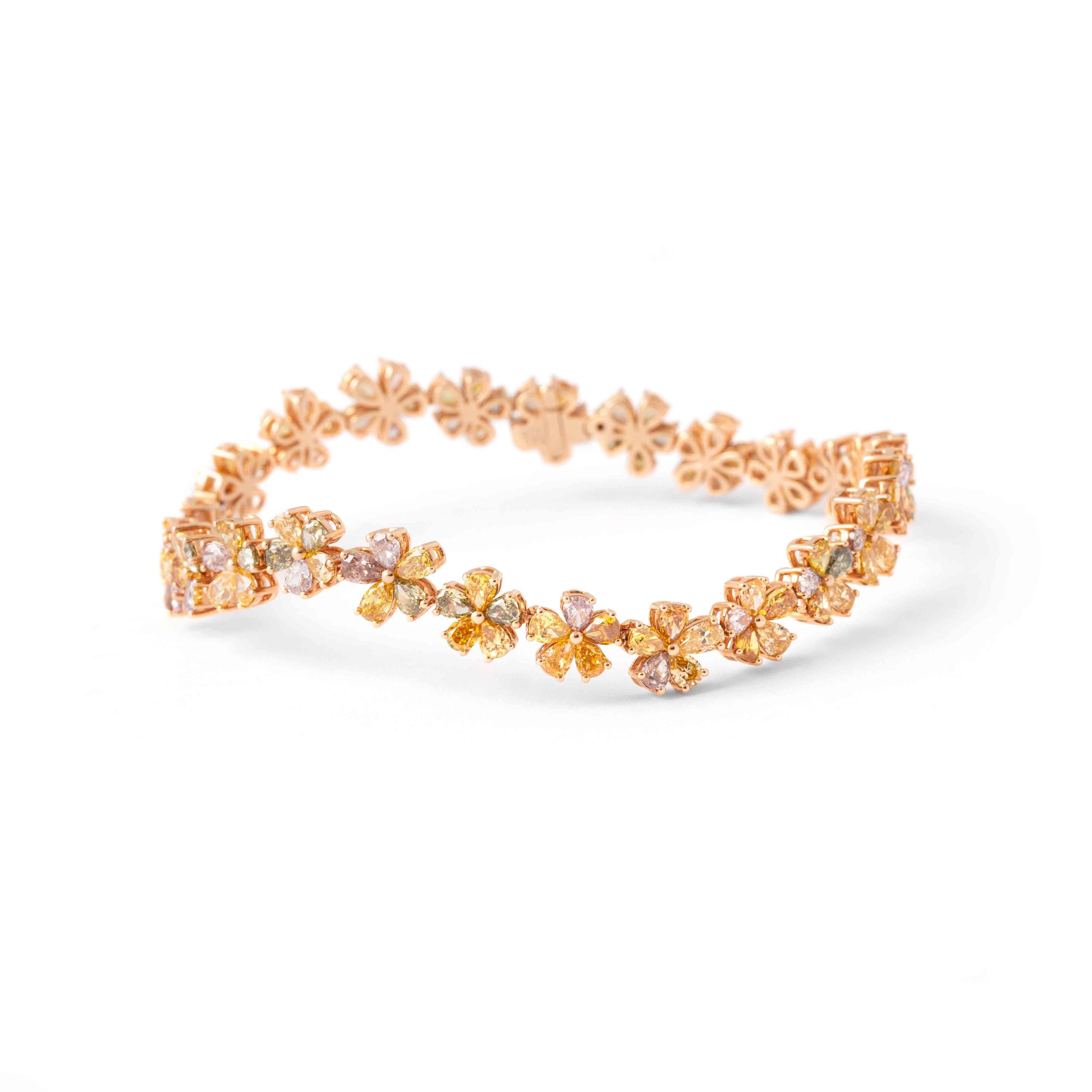 Flower Bracelet yellow gold set with diamonds For Sale 1