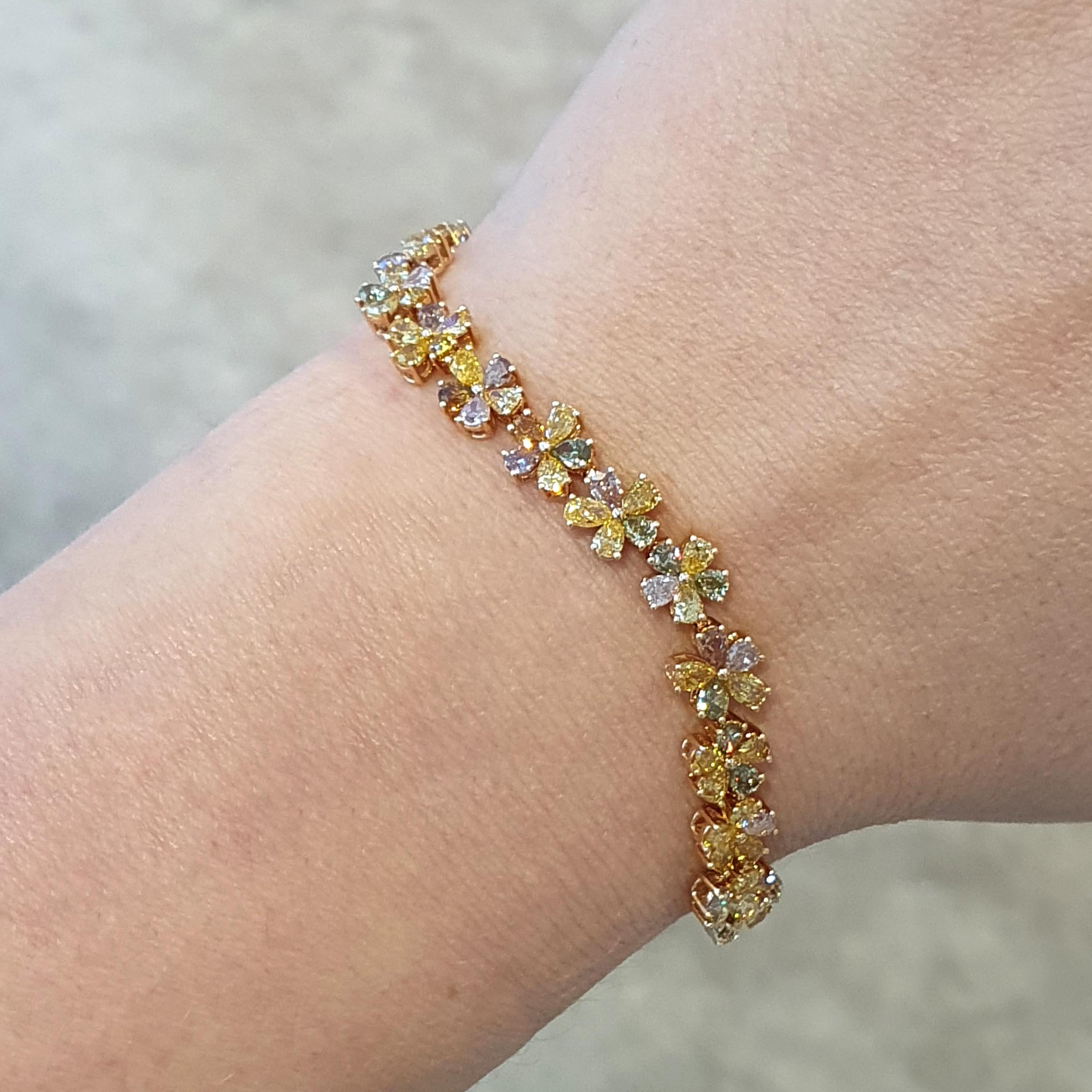 Flower Bracelet yellow gold set with diamonds For Sale 3