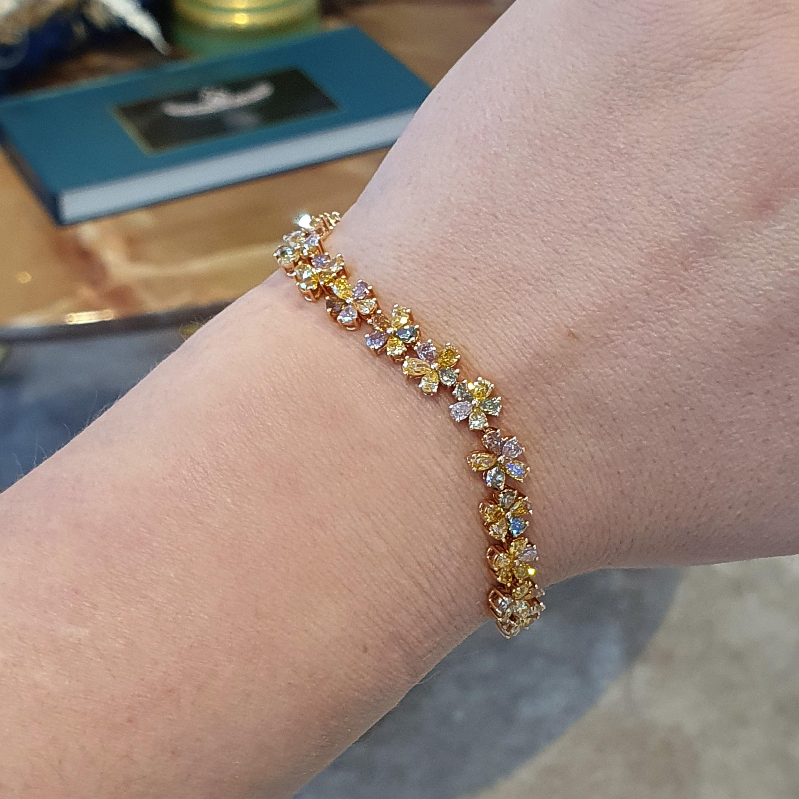 Flower Bracelet yellow gold set with diamonds For Sale 4