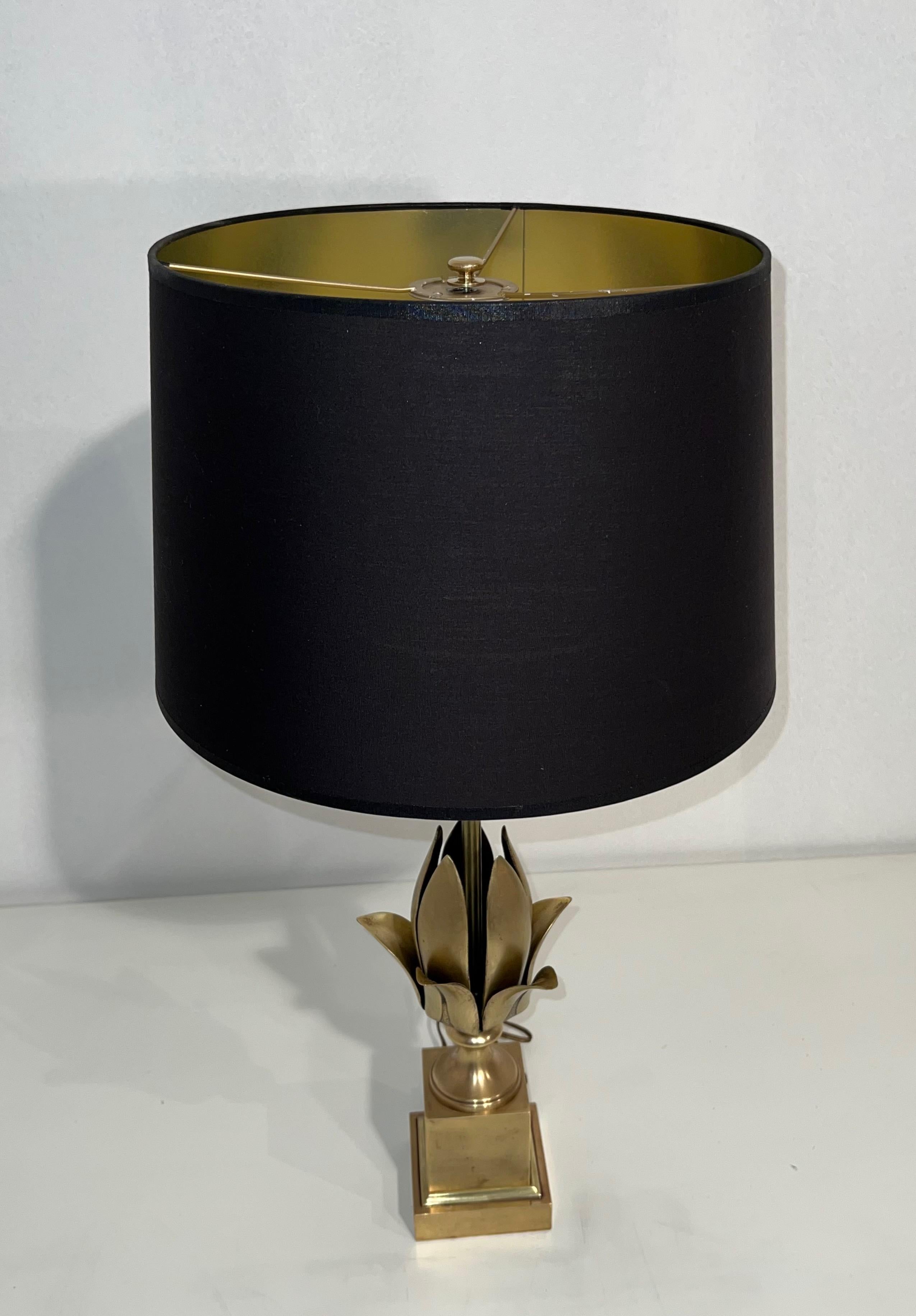This beautiful flower table lamp is made of brass. This is a French work in the style of Maison Charles. Circa 1970
