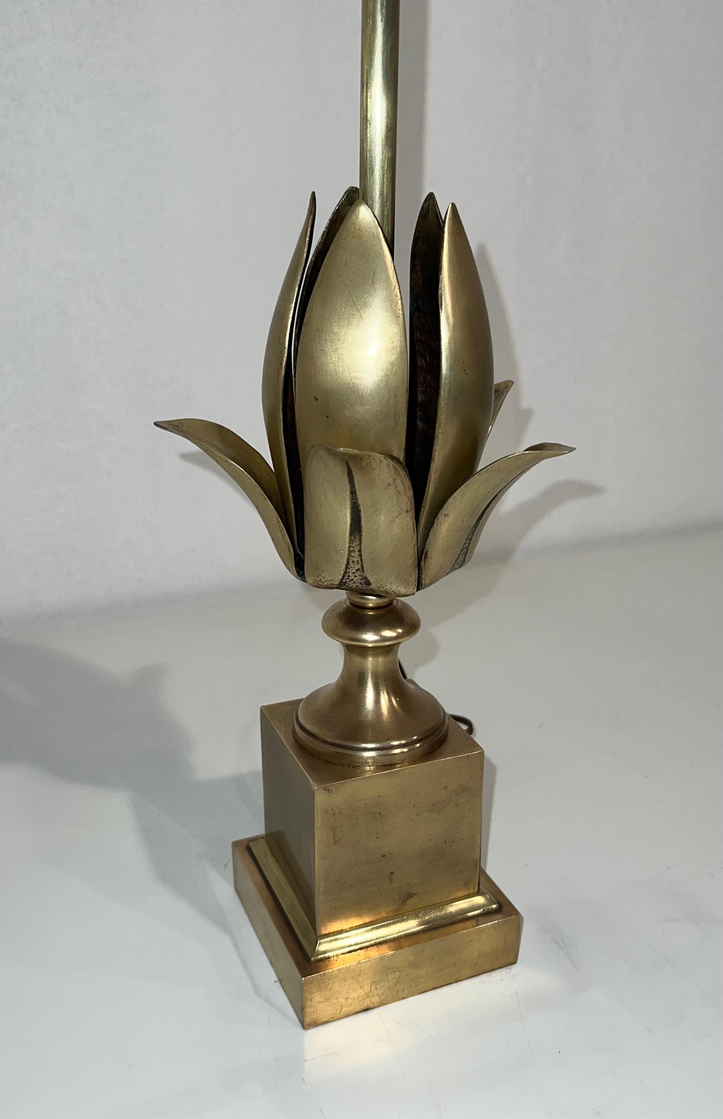 Mid-Century Modern Flower Brass Table Lamp in the style of Maison Charles. Circa 1970 For Sale