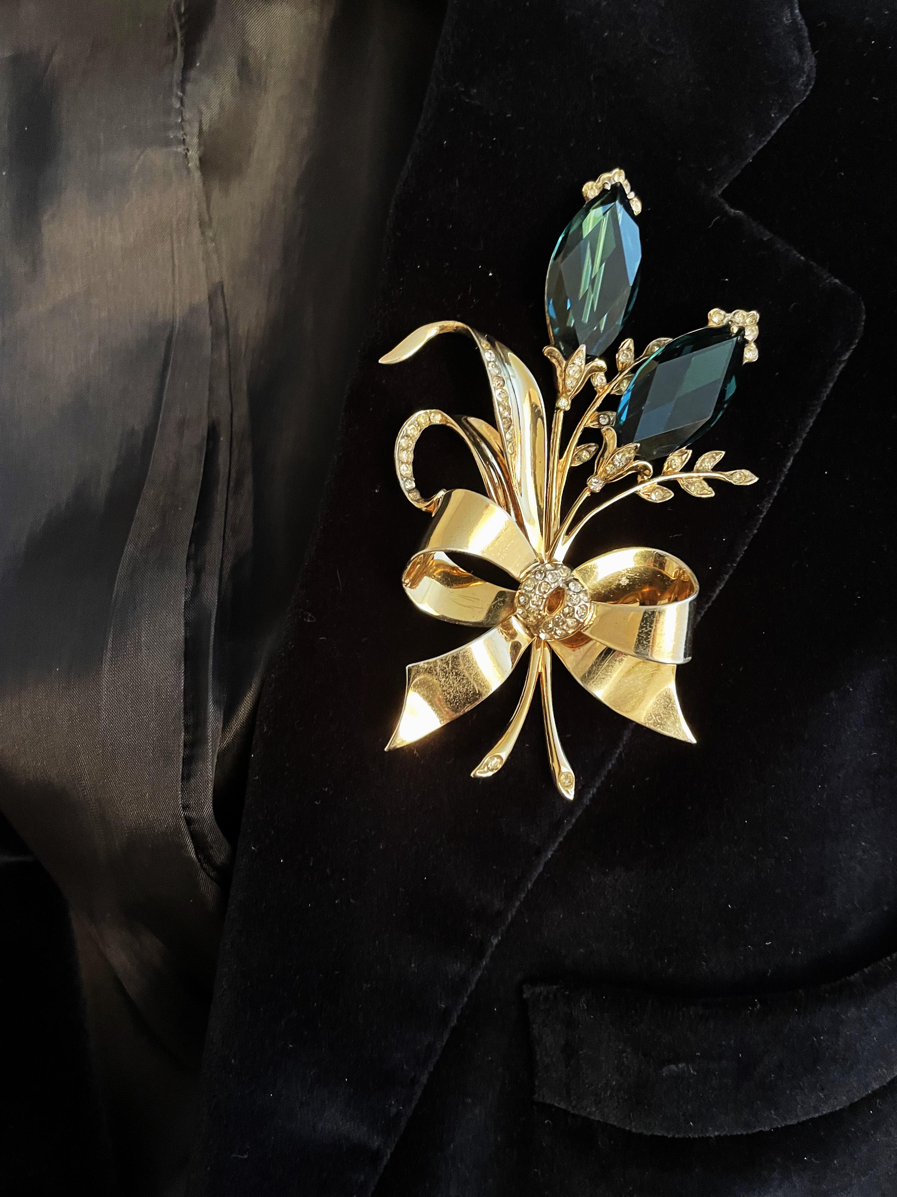 Flower Brooch by Kreisler NY, emerald crystal, Sterling Silver gold plated 1940 For Sale 7