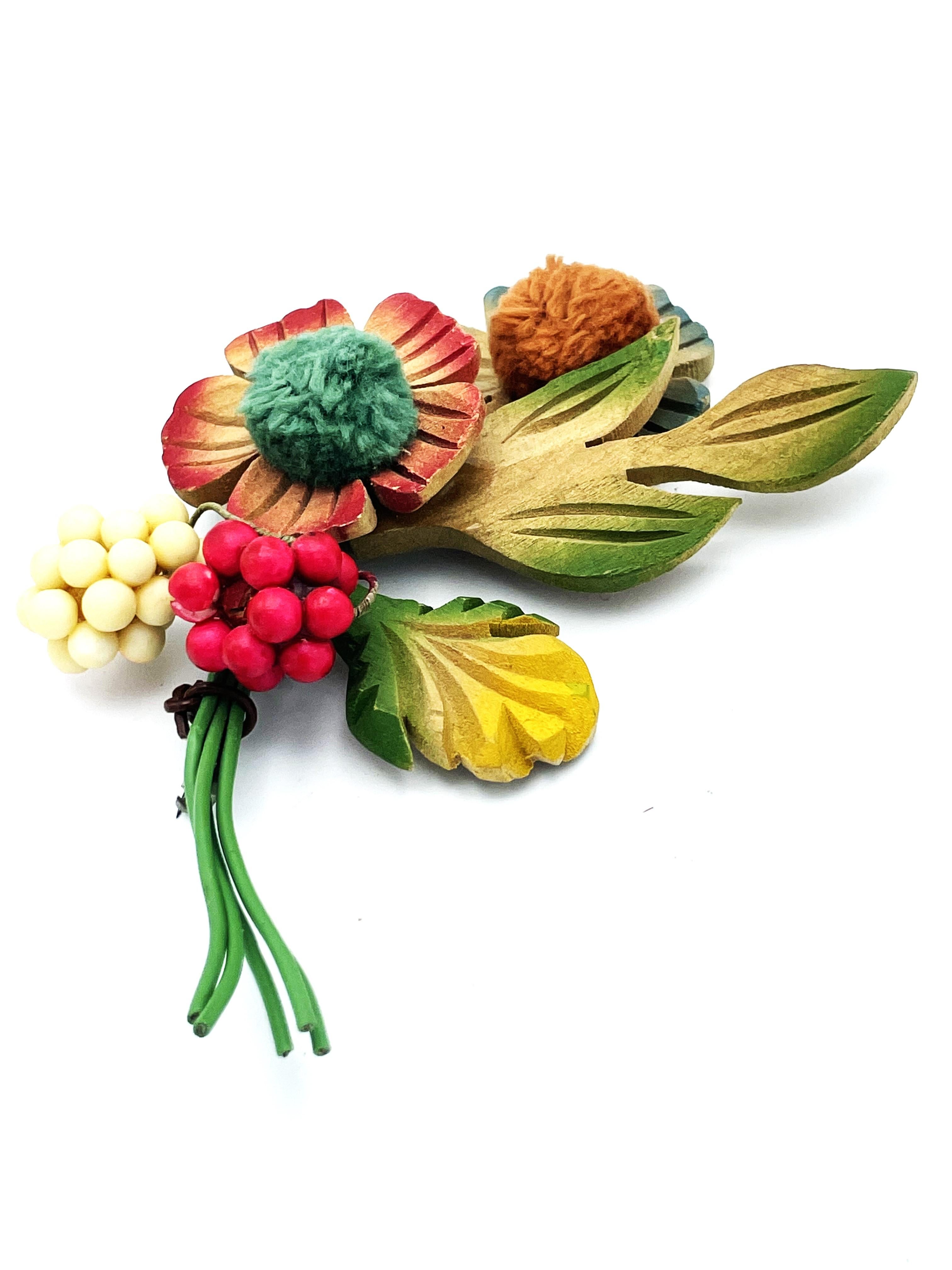 
A lovingly handcrafted brooch made of wood, which was also hand painted. Each piece is made on green-coated wire and assembled into a bouquet. I have collected several brooches like this and think they are from the 1930s/40s USA

Dimensions
Hight 