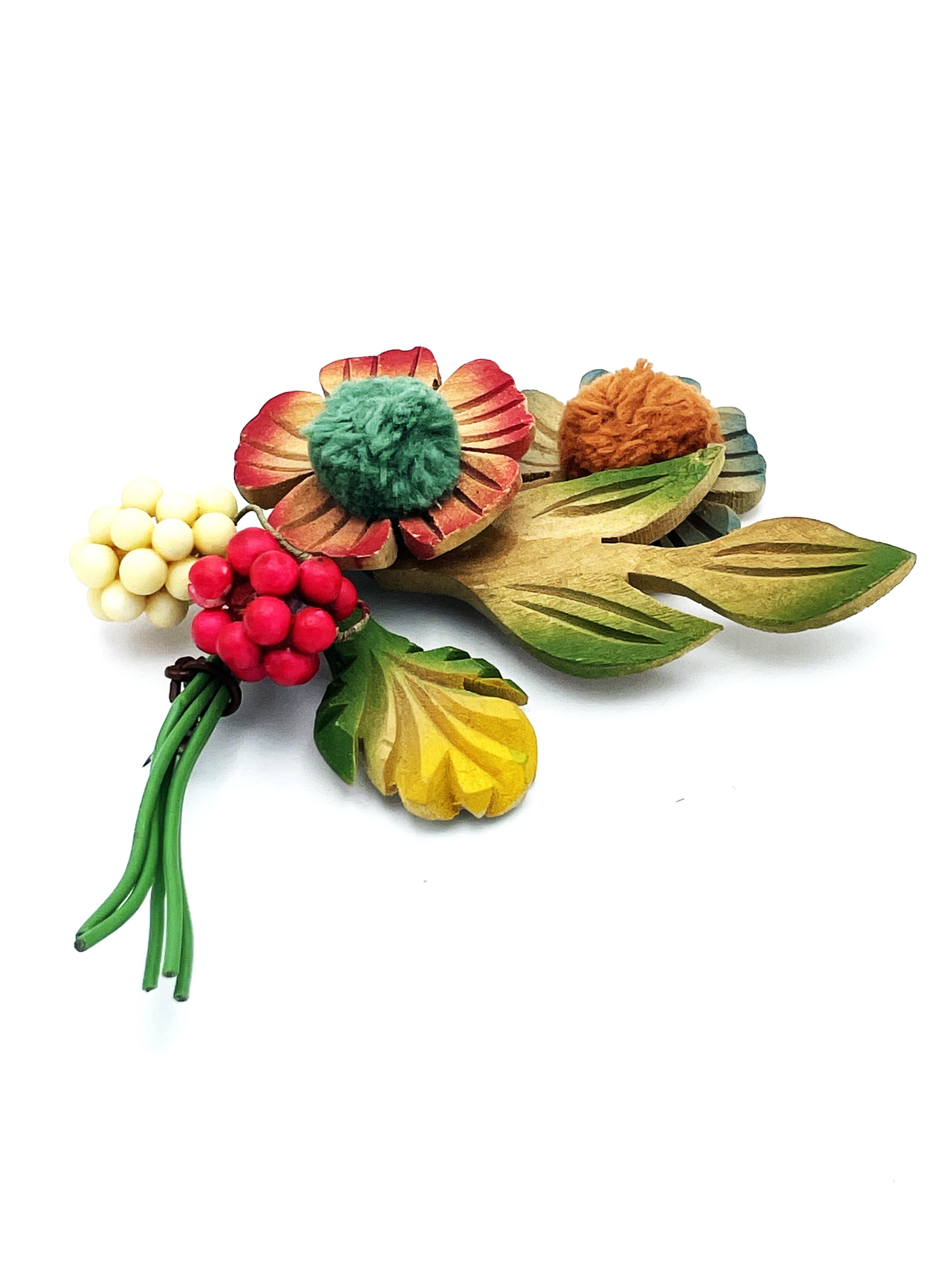  Flower brooch, hand carved from wood, hand painted from the early 1940s , USA For Sale 1
