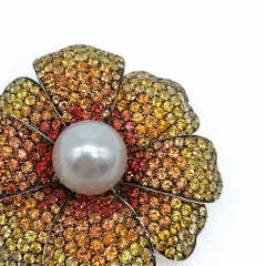 Flower Brooch in White Gold with a Pearl and Sapphires