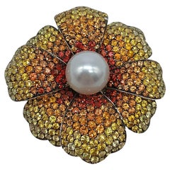 Flower Brooch in White Gold with a Pearl and Sapphires