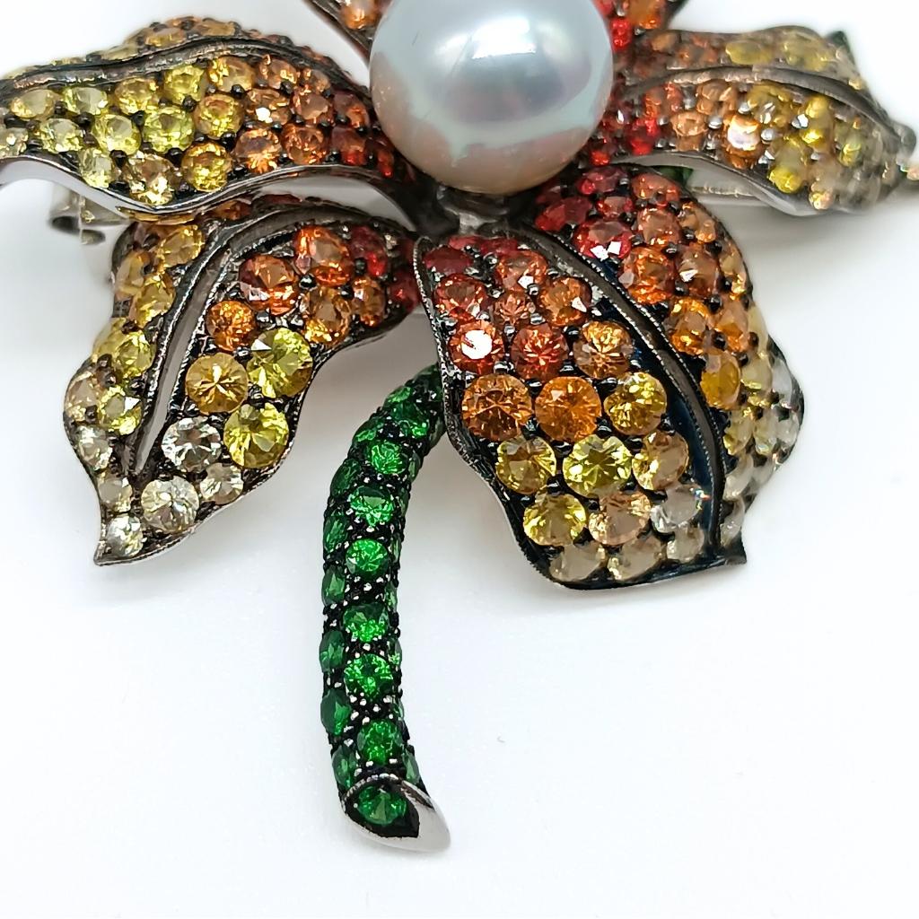 Flower Brooch in White Gold with Pearl, Sapphires and Tsavorites For Sale 1