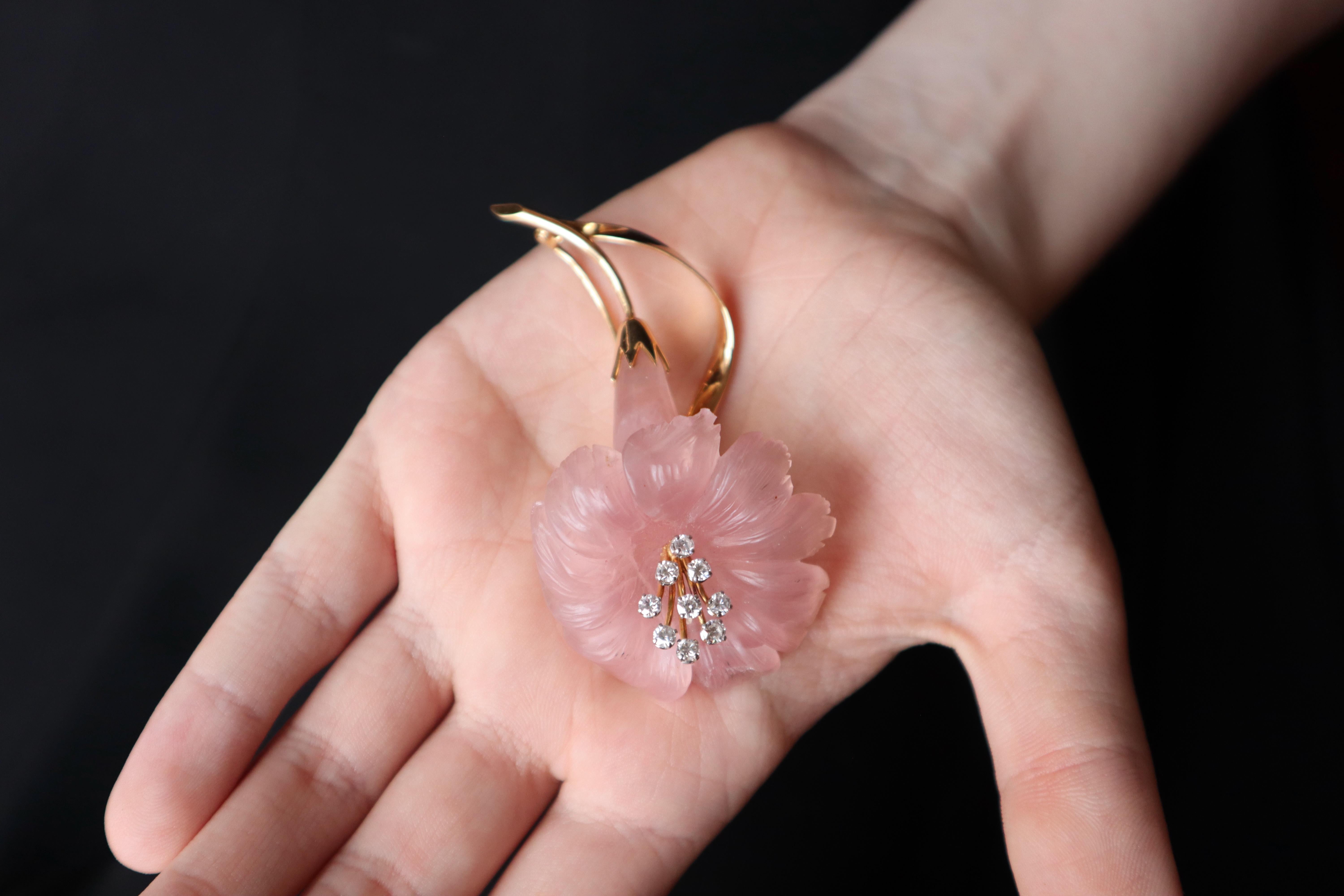 Flower Brooch, Rose Quartz, Yellow Gold and Diamonds In Fair Condition For Sale In Paris, FR