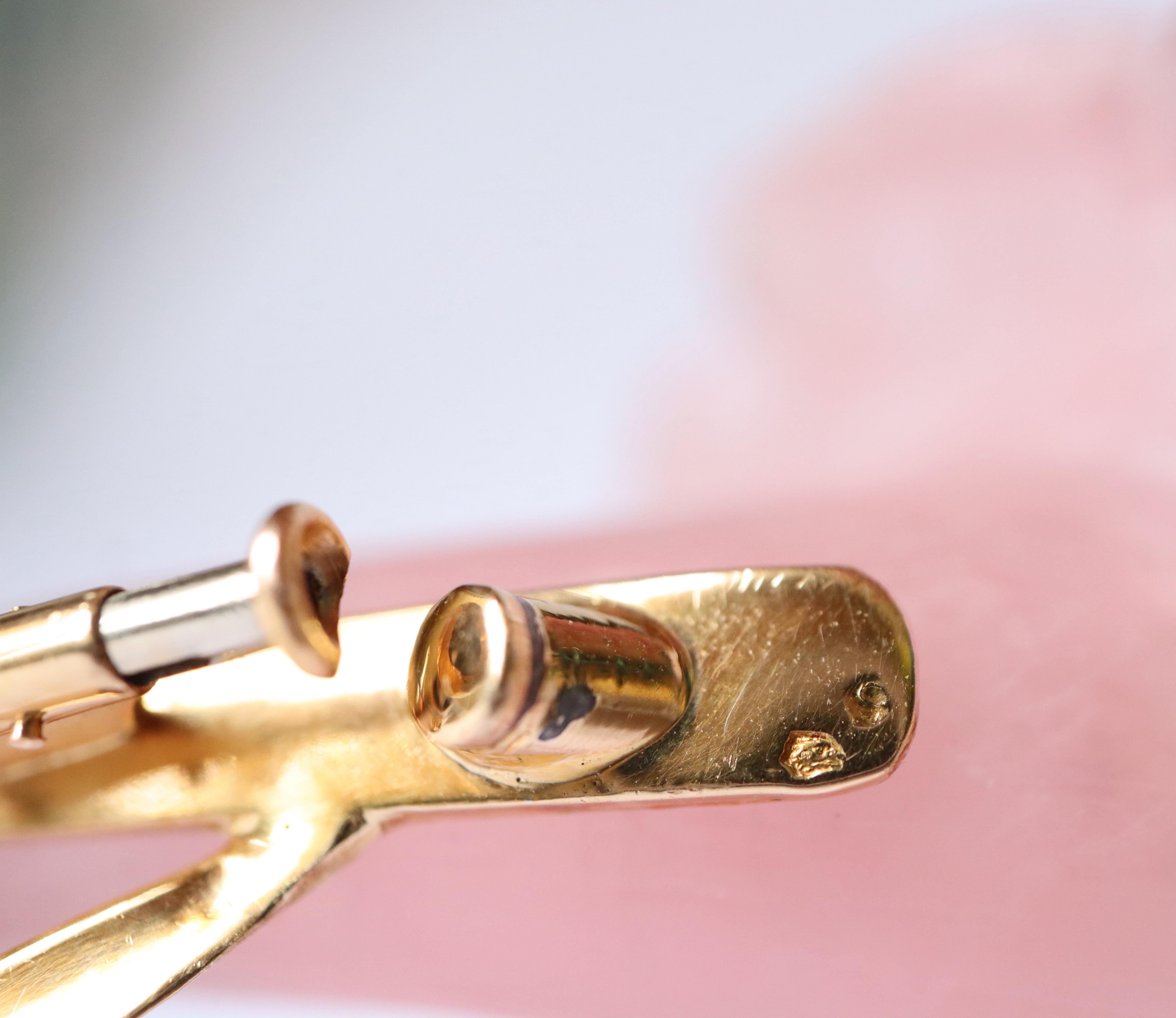 Flower Brooch, Rose Quartz, Yellow Gold and Diamonds For Sale 1