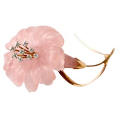 Broche fleur en quartz rose, or jaune et diamants