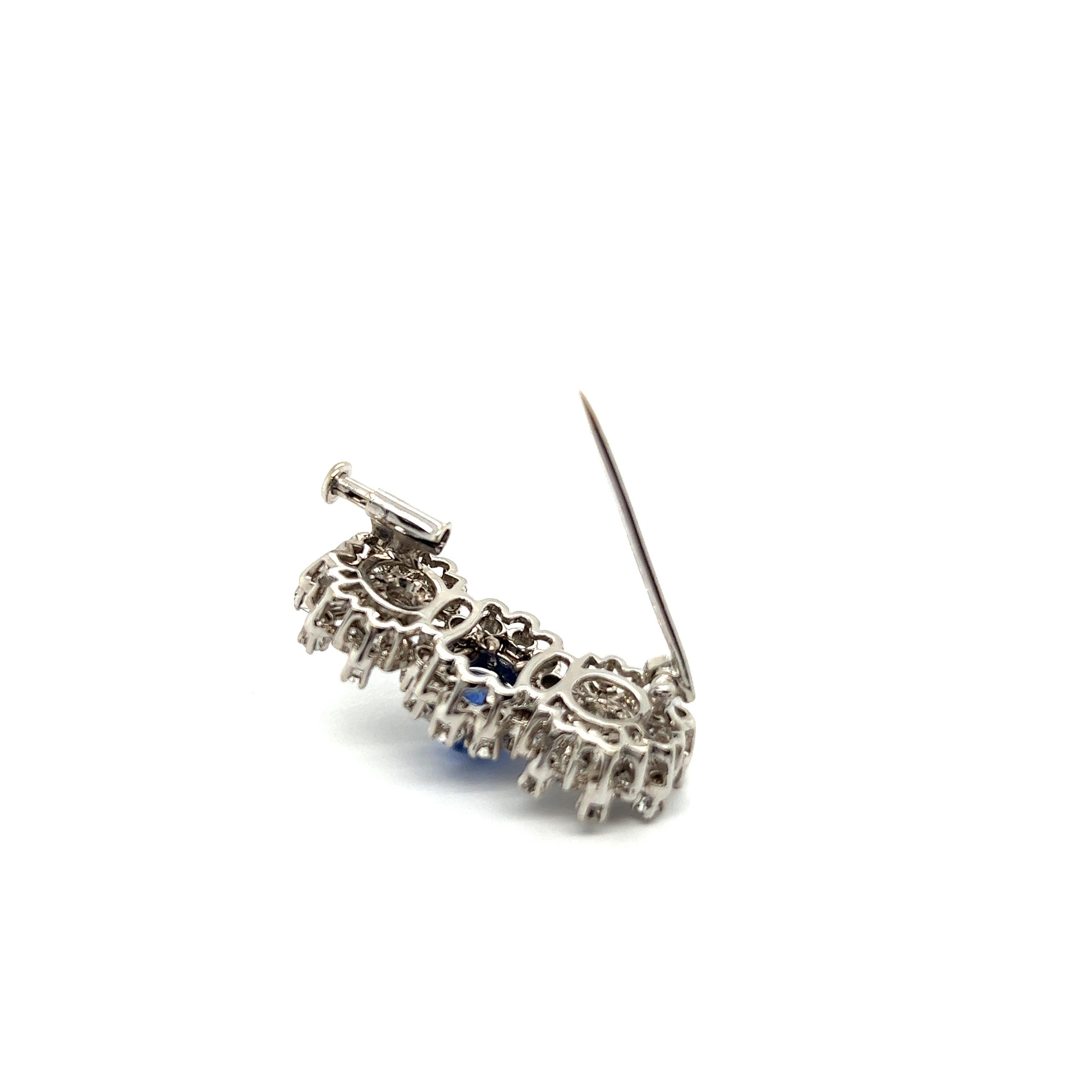 Flower Brooch with Blue Sapphire & Diamonds in 18 Karat White Gold  For Sale 3