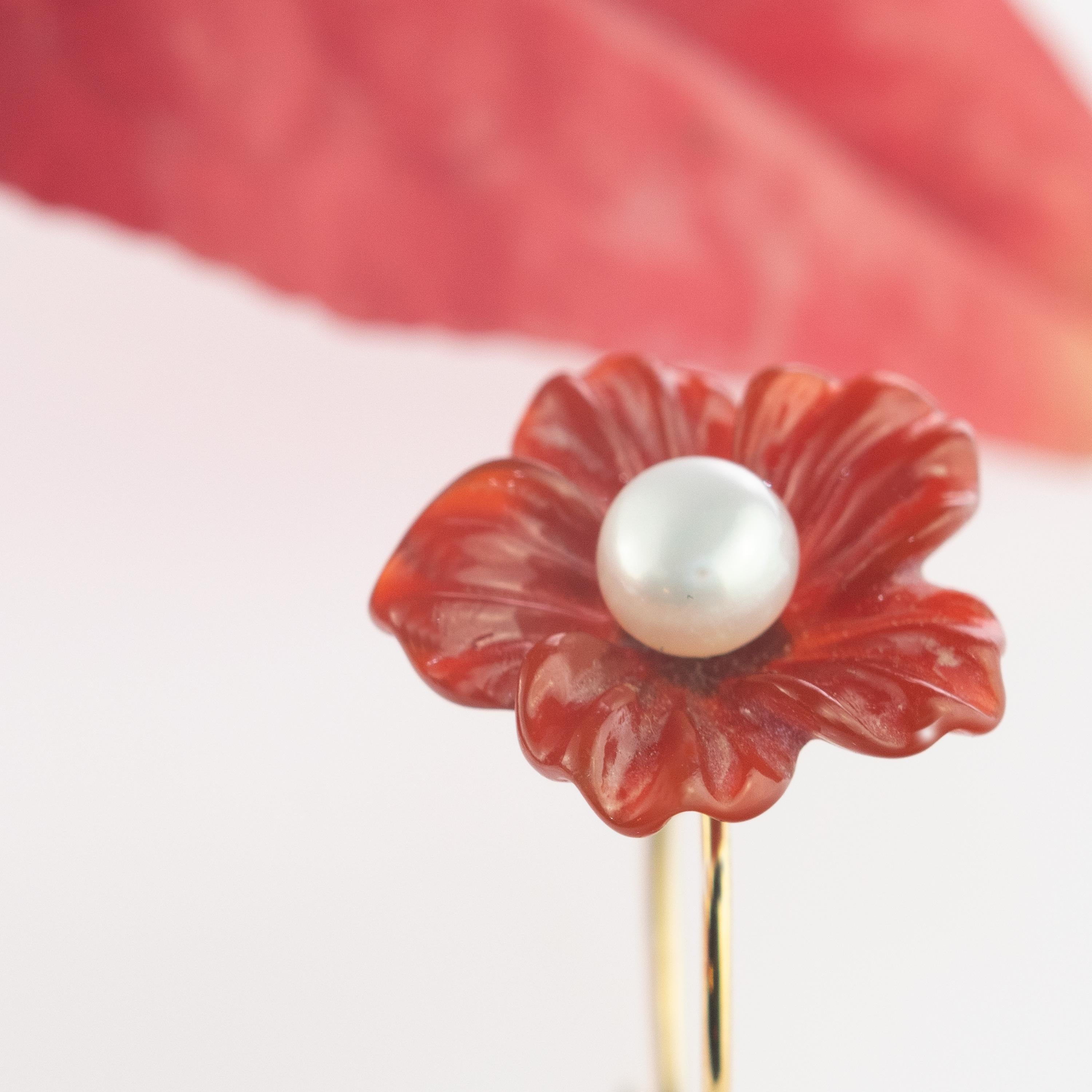 Bague italienne Spring faite à la main en or 18 carats avec agate marron et perle d'eau douce en forme de fleur Neuf - En vente à Milano, IT