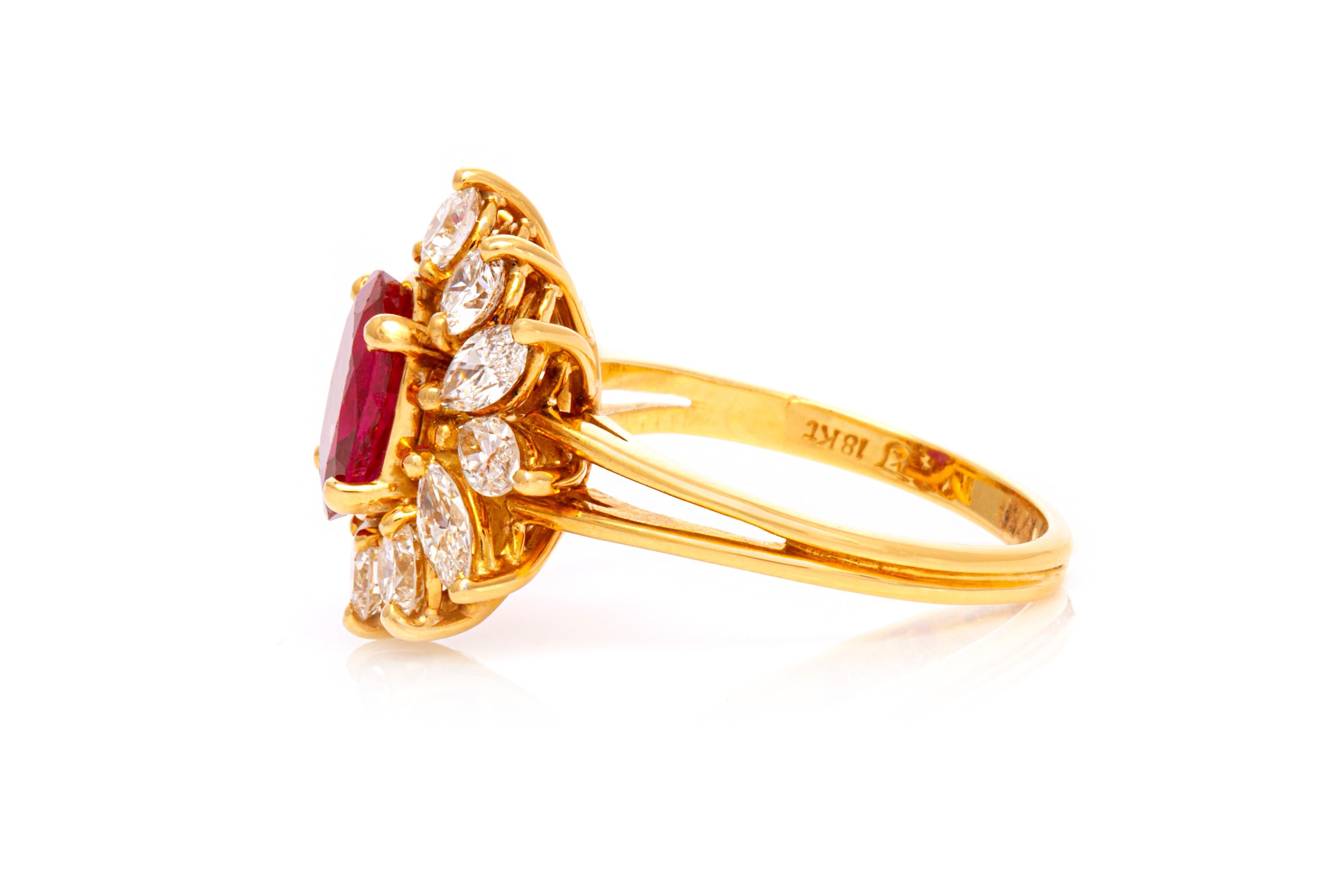 Ring, finely crafted in 18k yellow gold with a Burma 