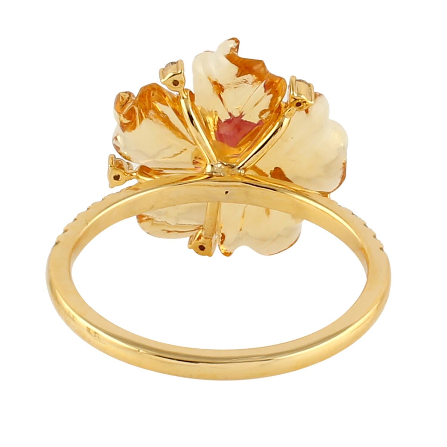 Anillo Tallado Flor Con Rubí Y Diamantes De Oro Amarillo De 18k Artesano en venta