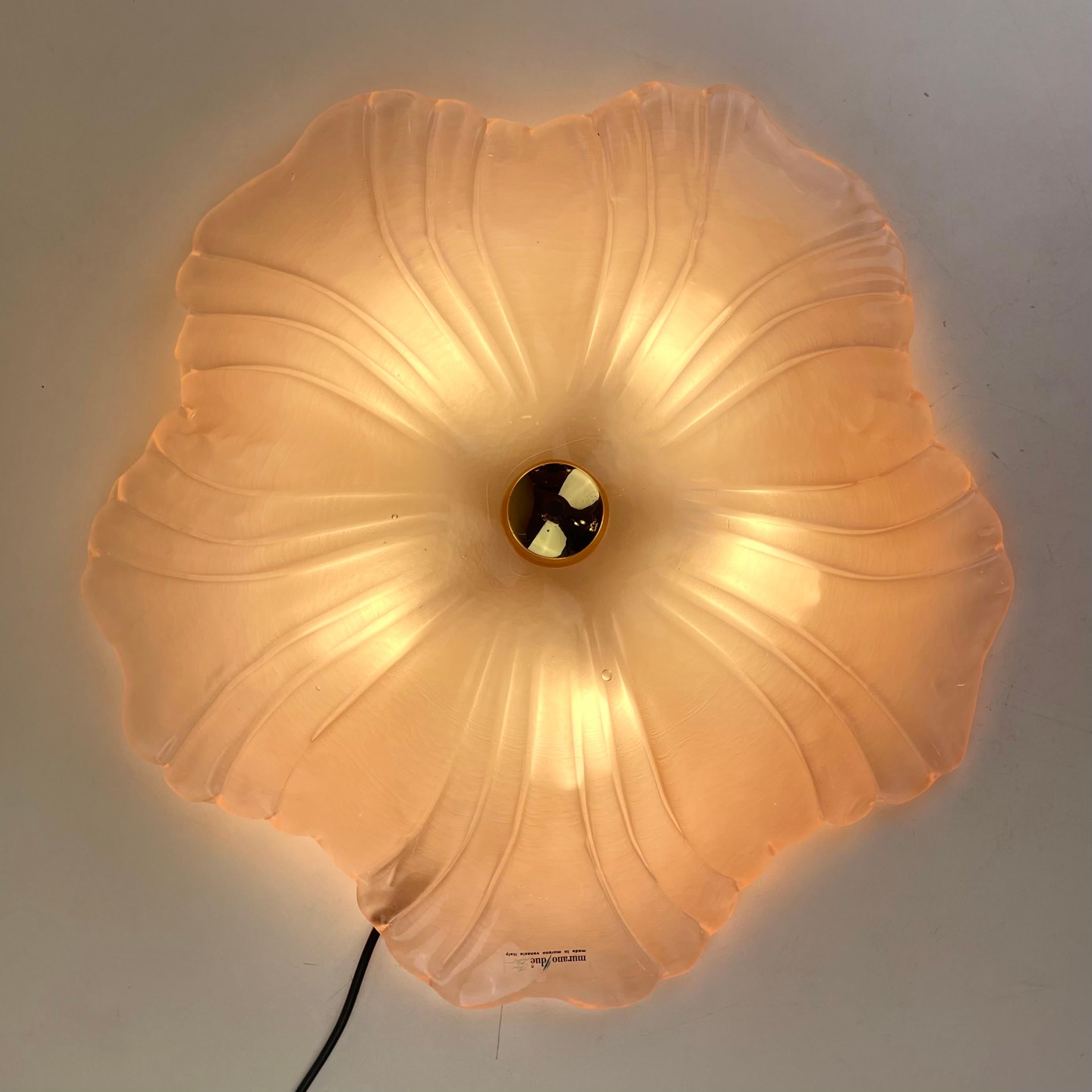 Lampada da soffitto a forma di fiore di Murano Due, anni '80 In condizioni buone in vendita a Brussel, BE