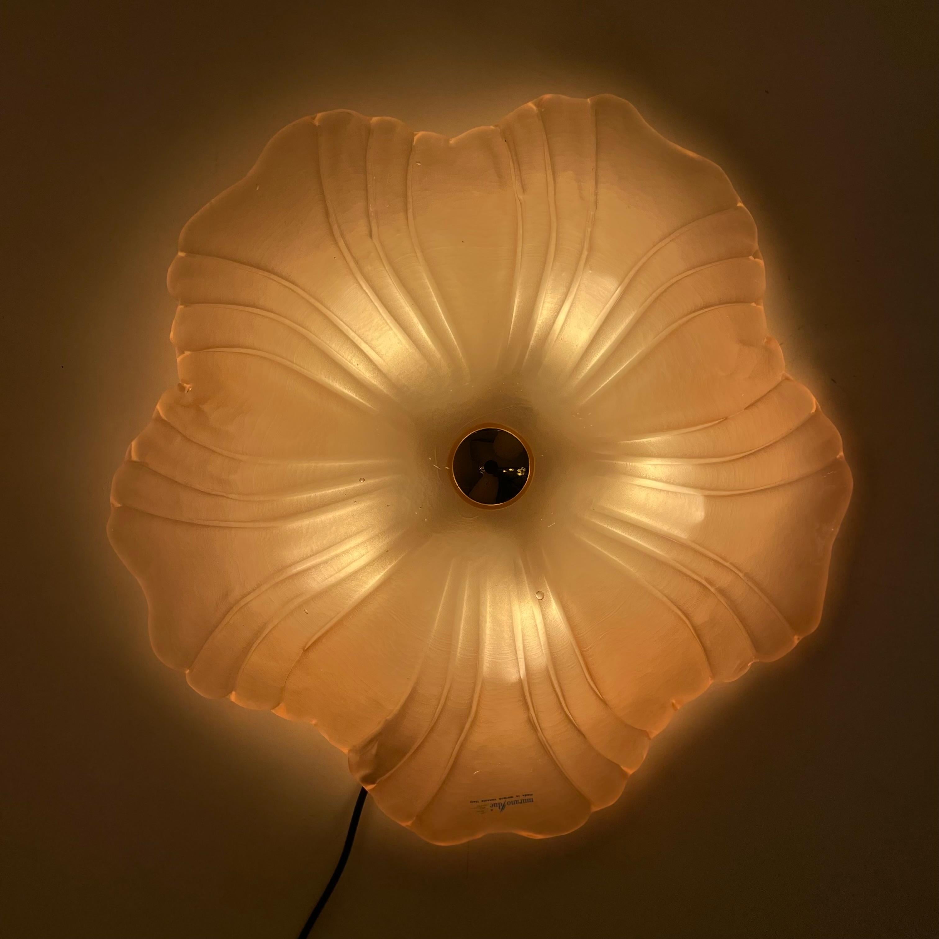 Lampada da soffitto a forma di fiore di Murano Due, anni '80 in vendita 2