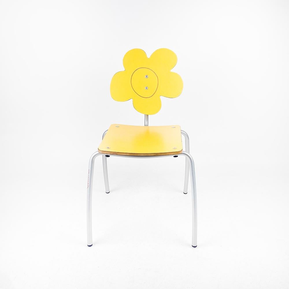 Flower children's chair, design by Agatha Ruiz de la Prada for Amat-3

Steel tube structure painted with metallic polyester.

MDF fiberboard with yellow high-pressure laminates.

It presents some marks on the tubes of the legs.

Measurements: