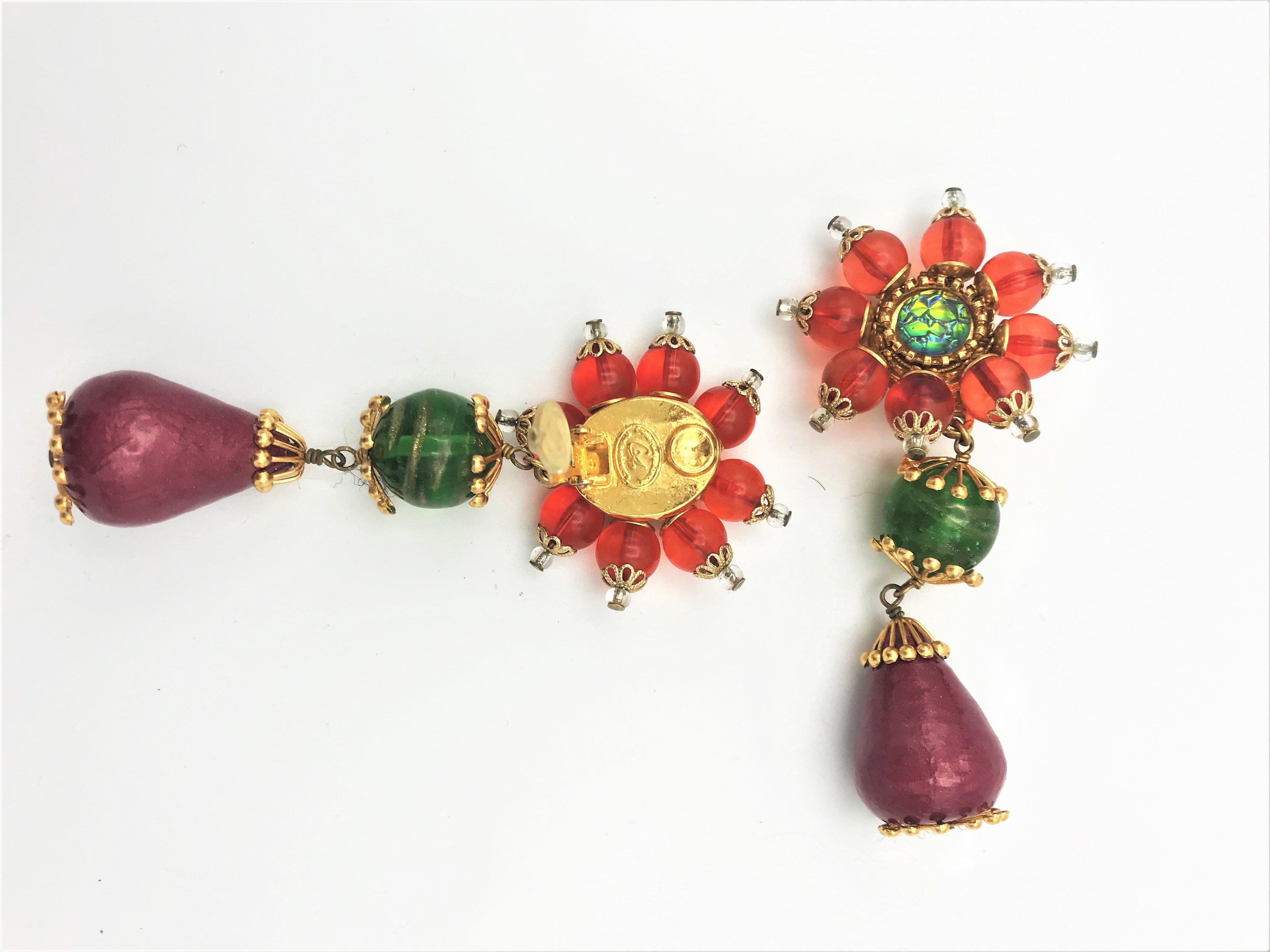 Orecchino a clip con fiore di Christian Lacroix a Paris, resina  1990s in vendita 3