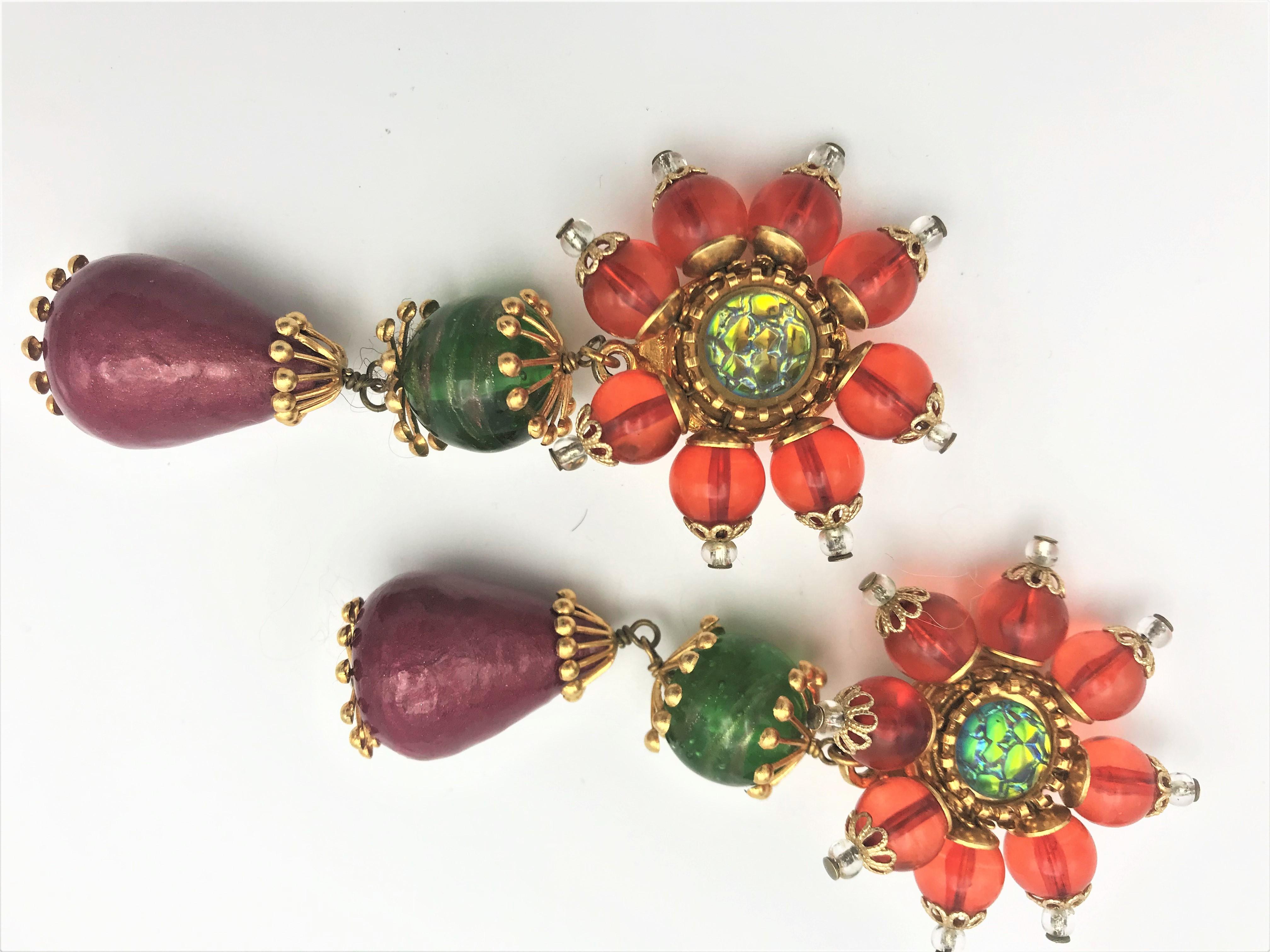 Orecchino a clip con fiore di Christian Lacroix a Paris, resina  1990s in vendita 4