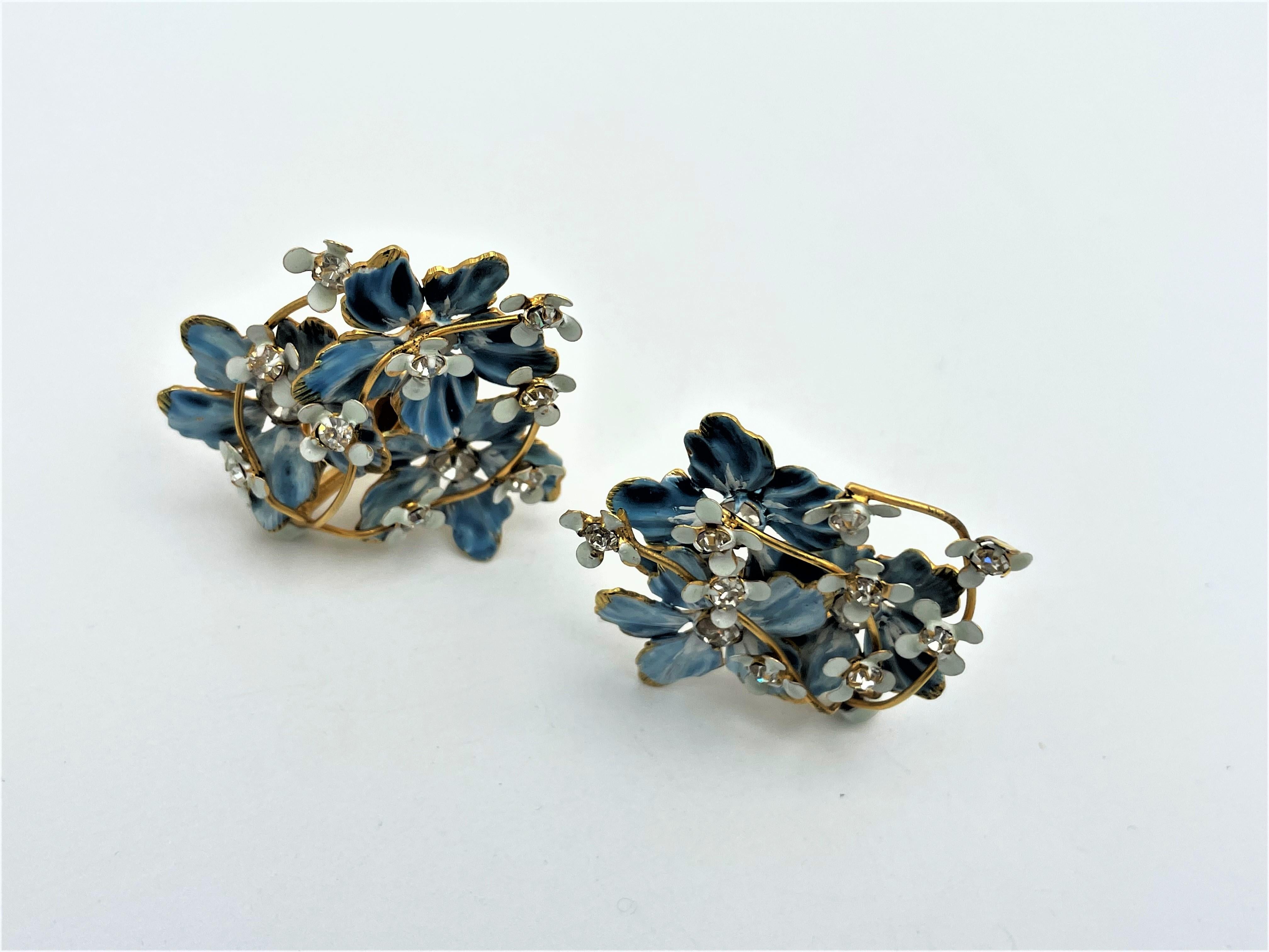 Flower clip-on earring gold plated and enameled by Sandor USA  1950s   For Sale 2