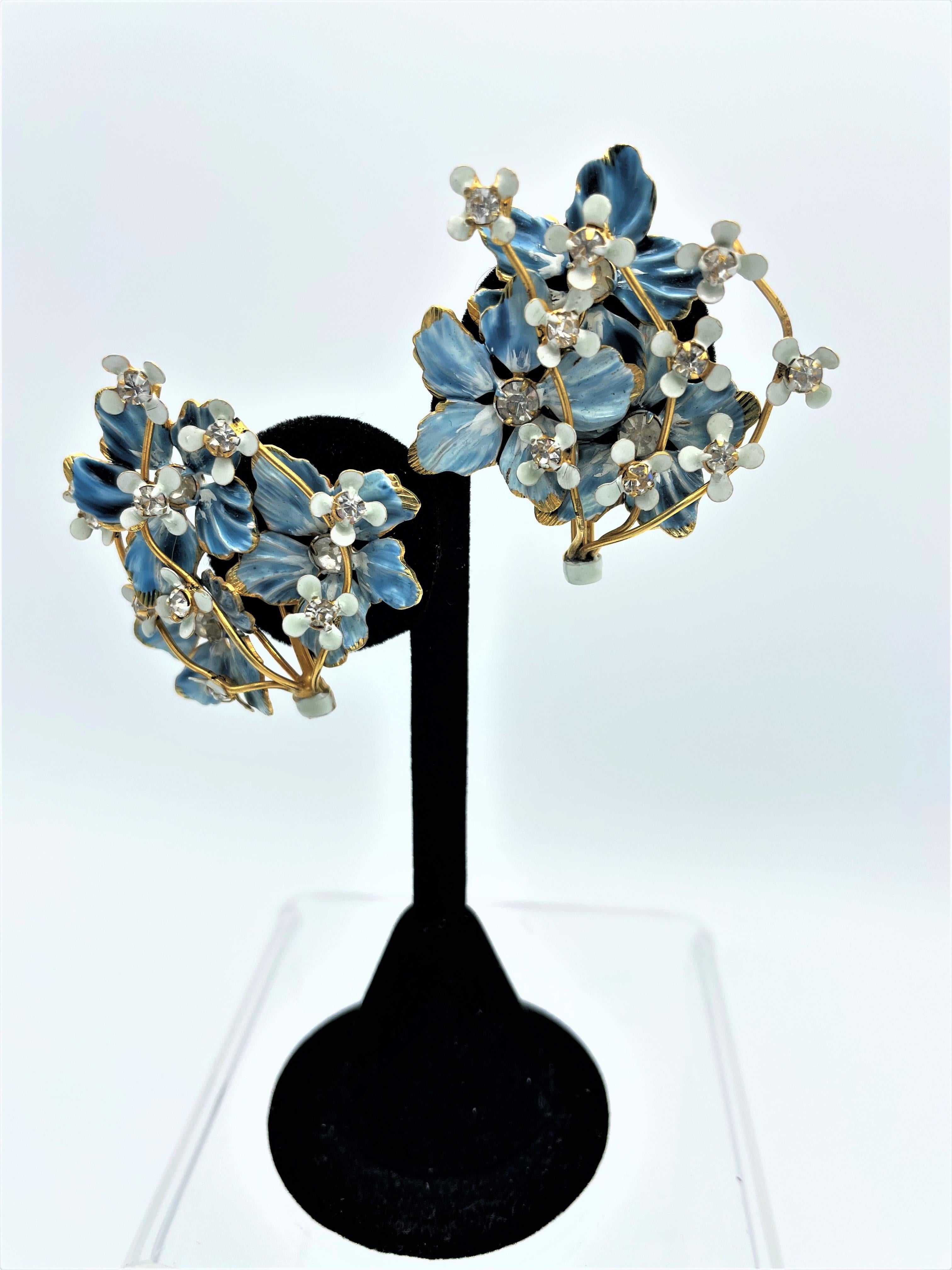 Blumenblumen-Ohrring mit Clip, vergoldet und emailliert von Sandor USA  1950er Jahre   im Angebot 4