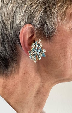 Boucles d'oreilles à clips à fleurs en plaqué or et émaillé par Sandor USA  années 1950