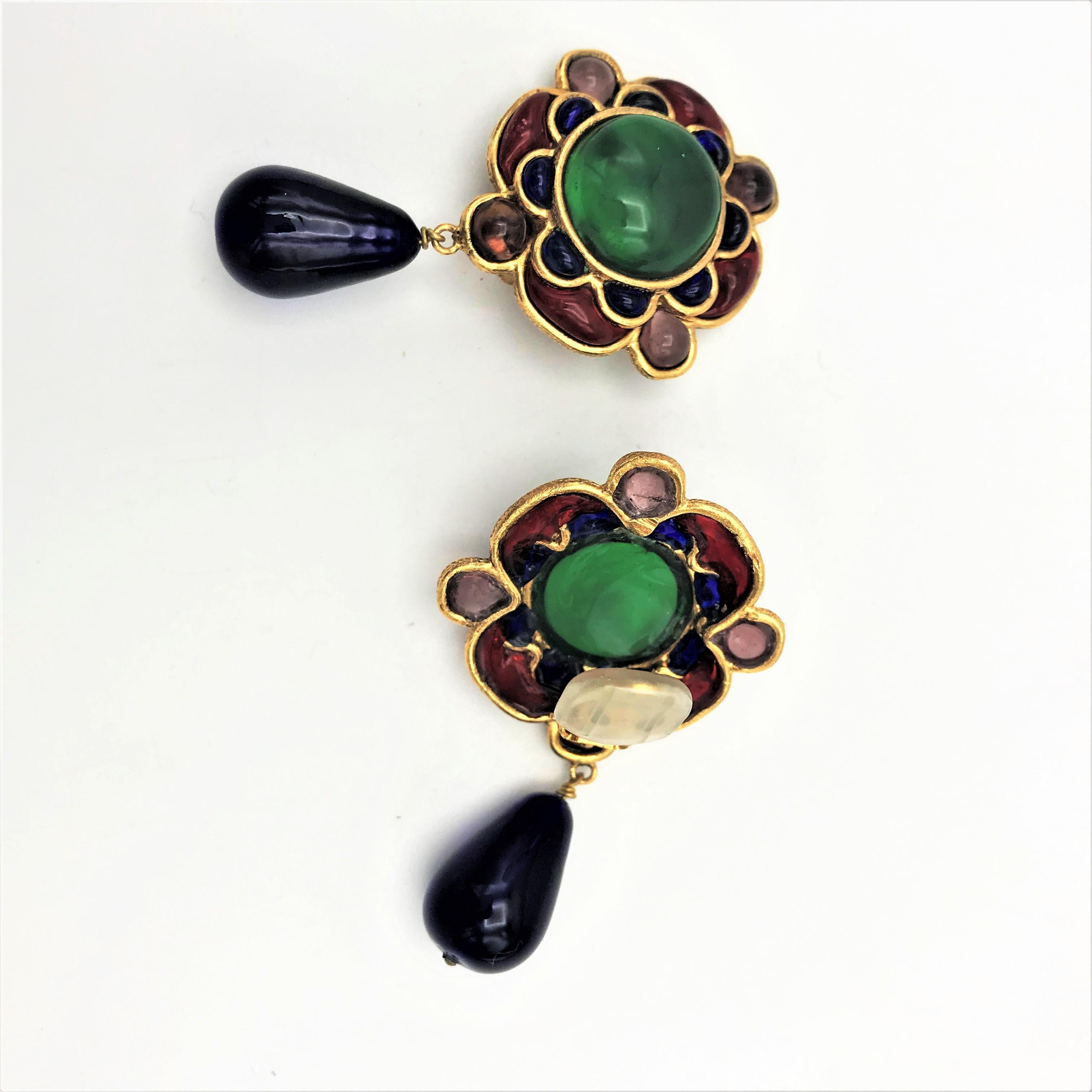 Women's Flower clip-on earring in the styl of Chanel gilded metal polychrome glass past  For Sale