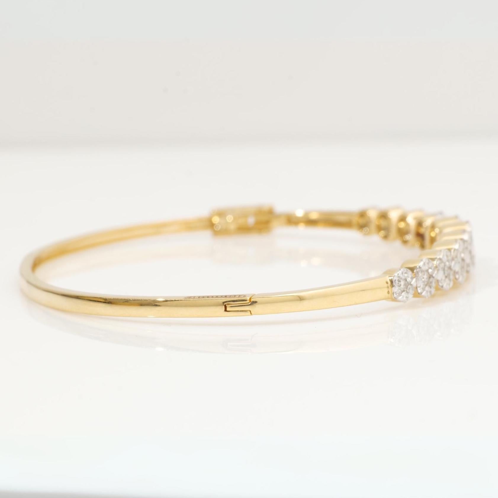 Flower Cluster Diamond Cuff Bracelet in 14k Solid Gold (Certified) In New Condition For Sale In New Delhi, DL