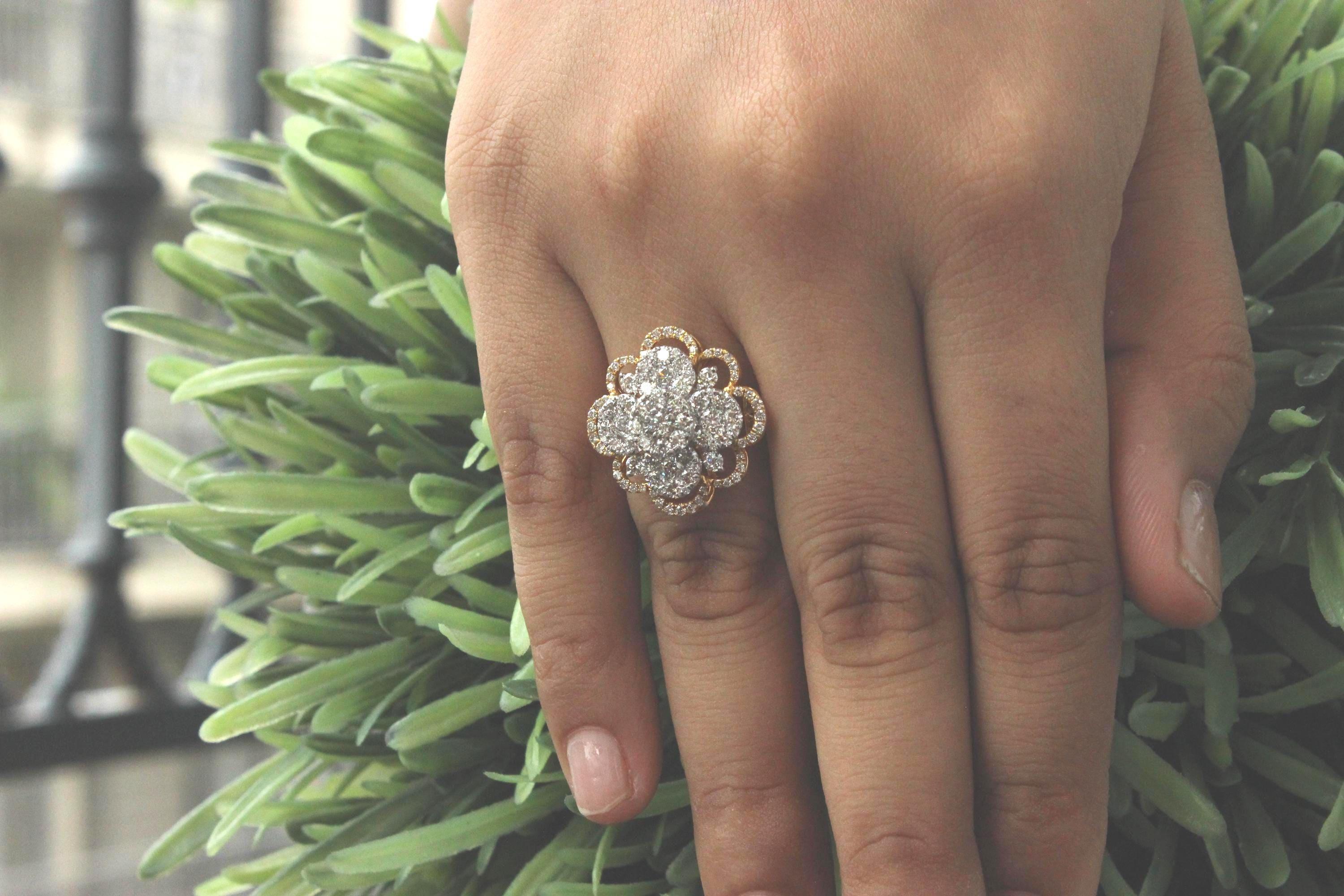 Art Déco Anello con diamanti a fiore in oro massiccio 14K (certificato) in vendita