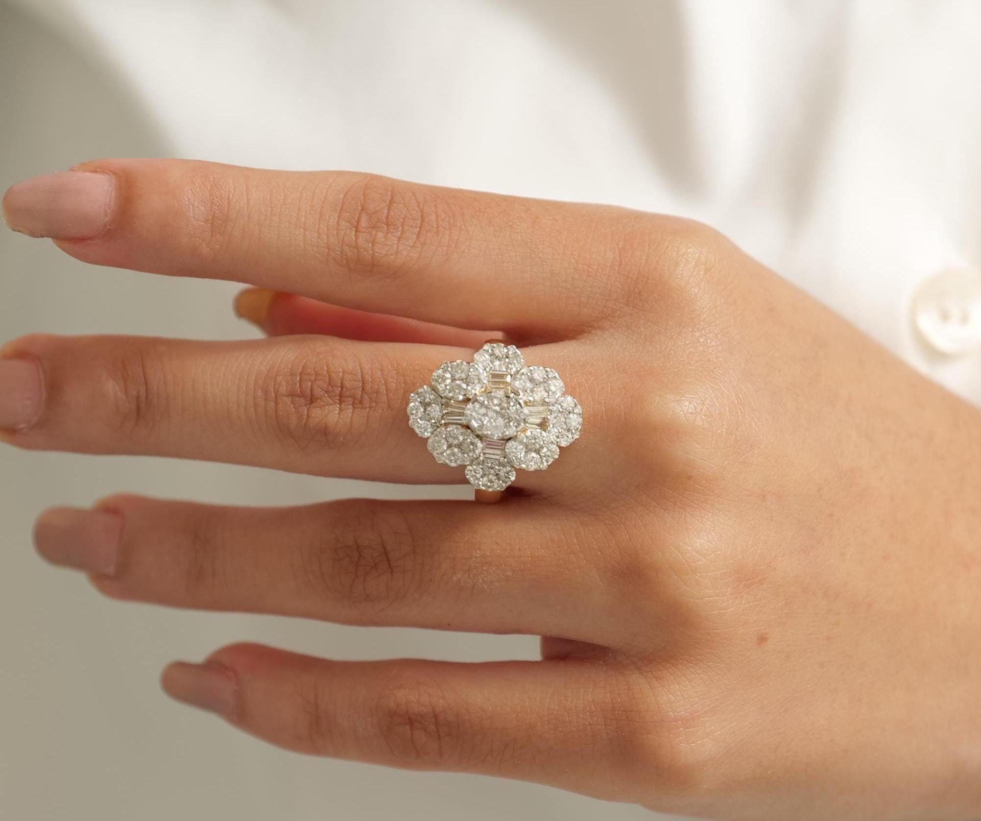 Blumen-Cluster-Diamantring aus 14K Massivgold (zertifiziert) (Art déco) im Angebot