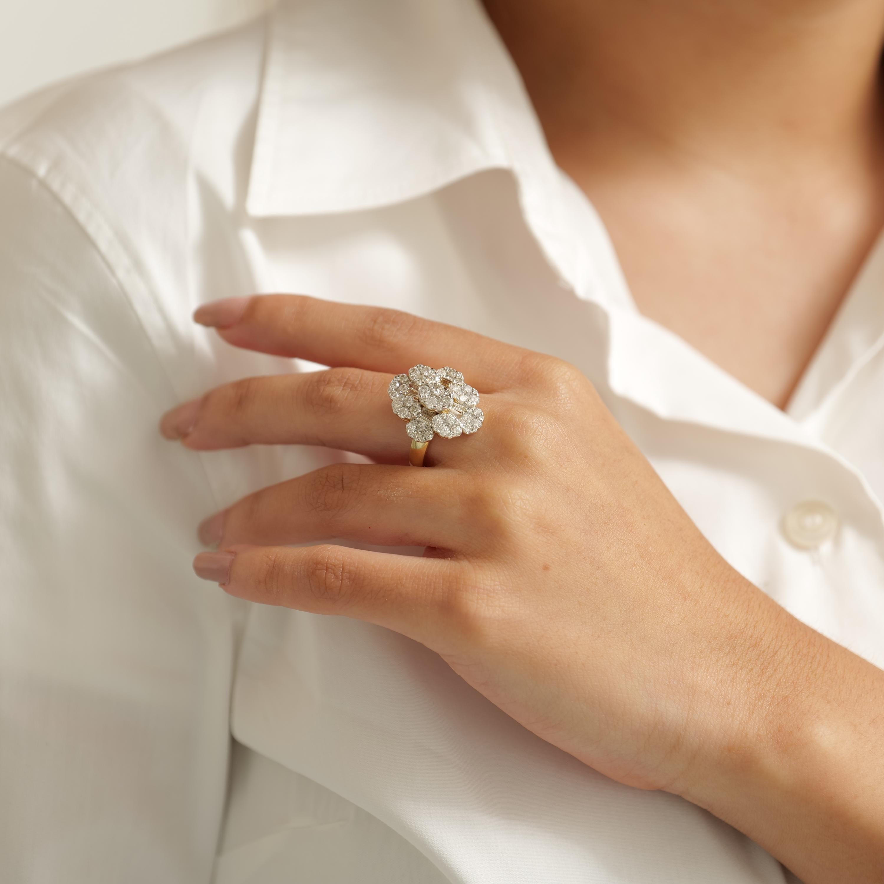 Blumen-Cluster-Diamantring aus 14K Massivgold (zertifiziert) (Rundschliff) im Angebot