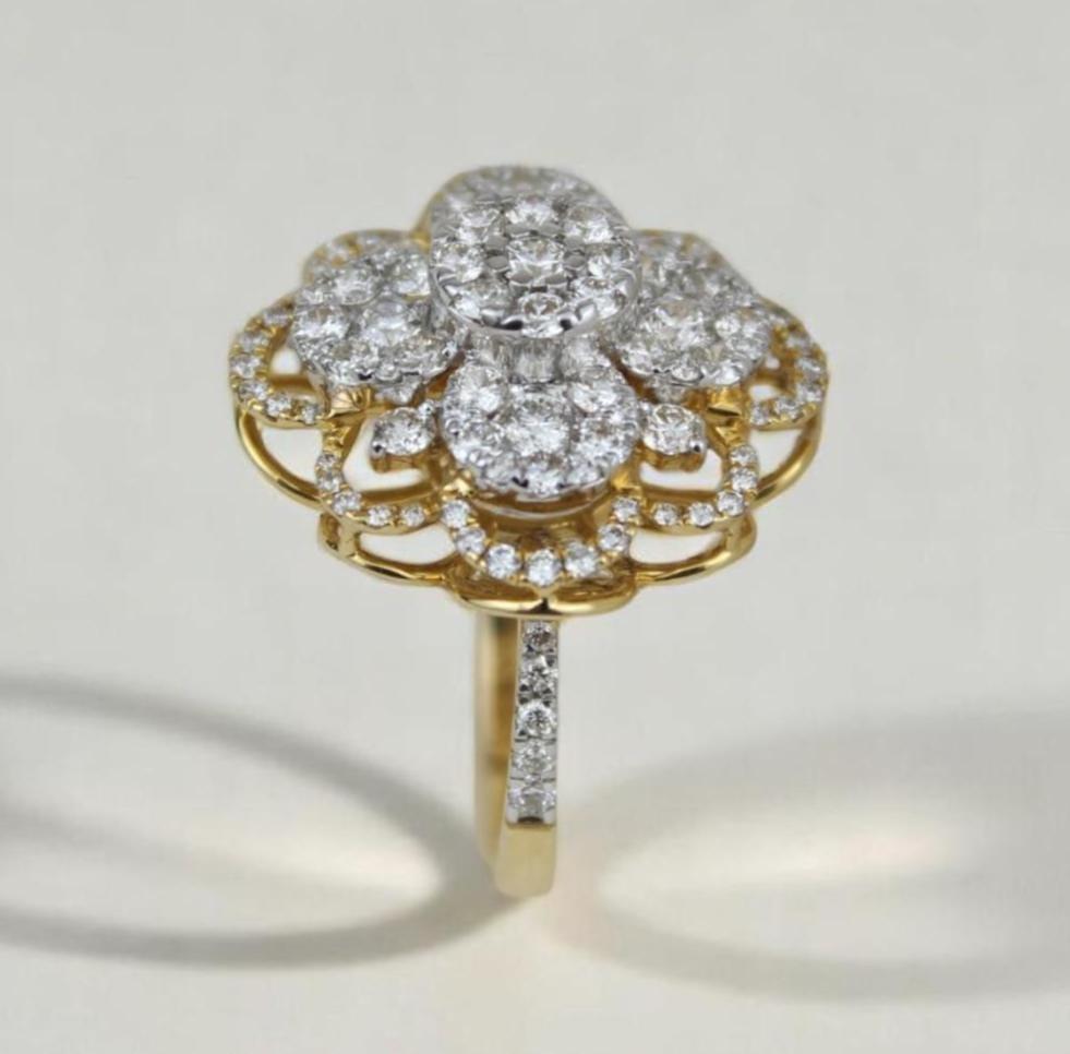 Donna Anello con diamanti a fiore in oro massiccio 14K (certificato) in vendita