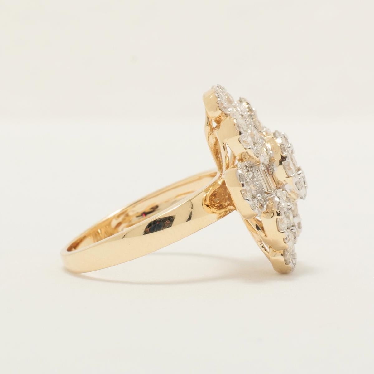 Blumen-Cluster-Diamantring aus 14K Massivgold (zertifiziert) Damen im Angebot