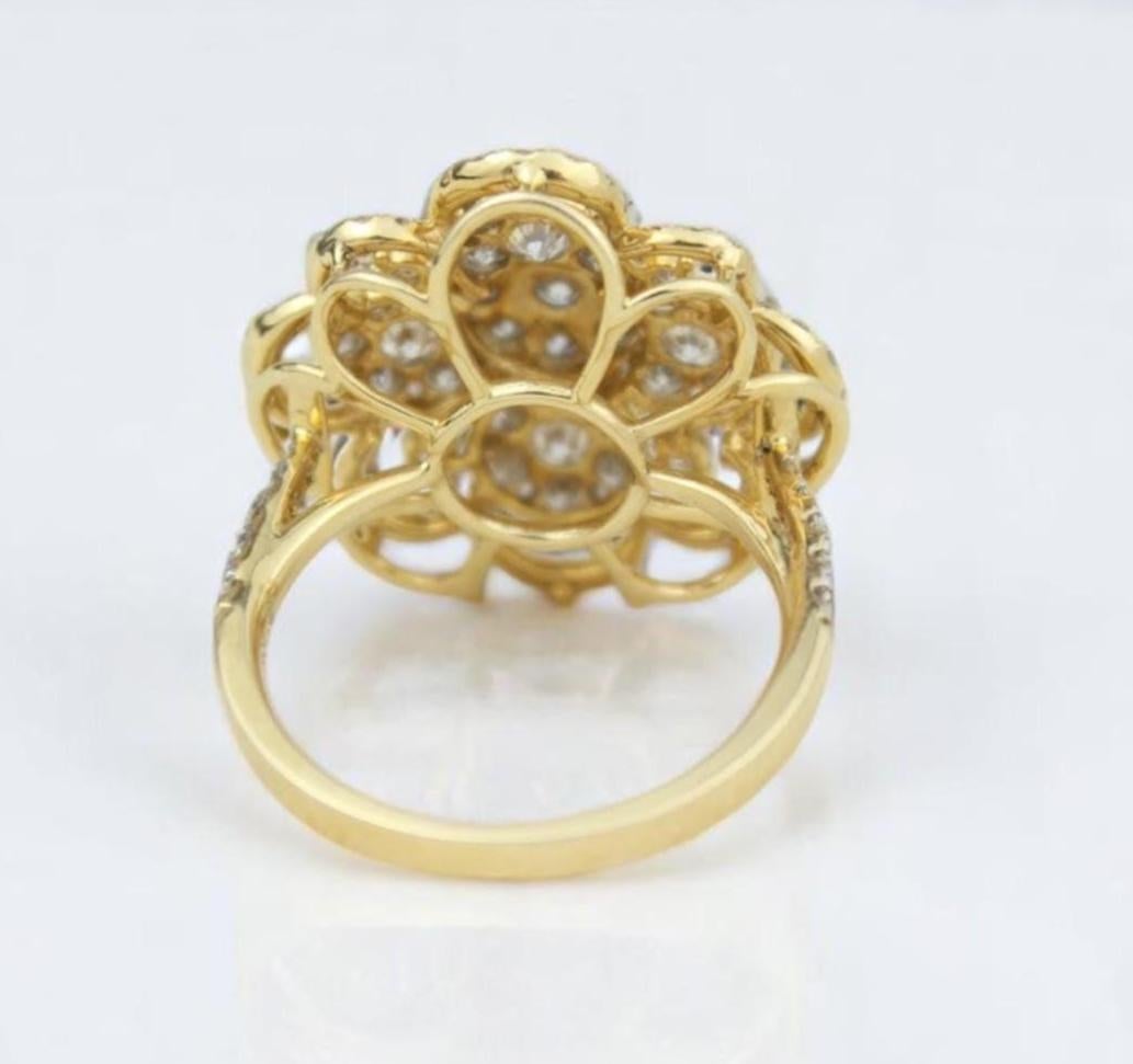 Anello con diamanti a fiore in oro massiccio 14K (certificato) in vendita 2