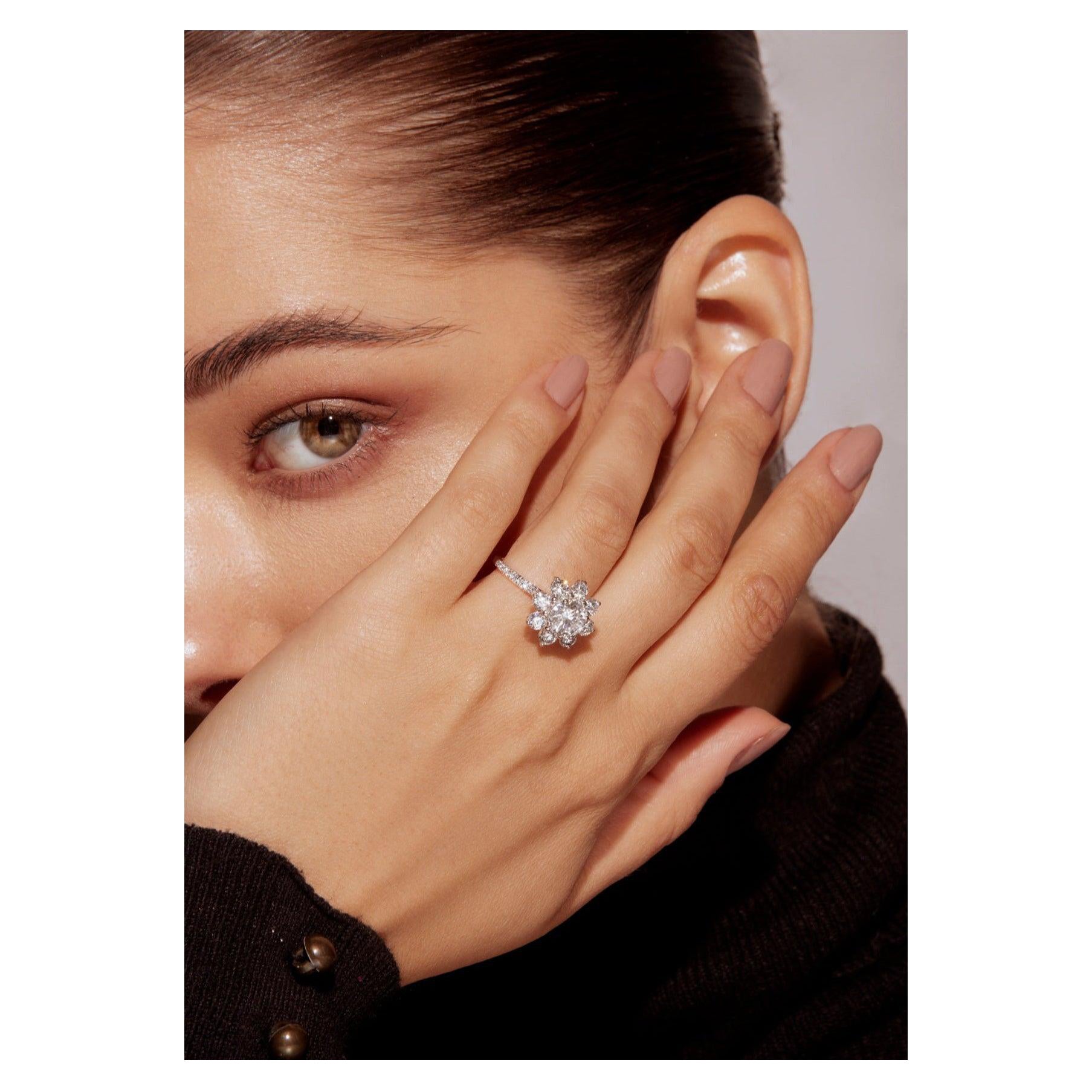 Blume Cluster Moissanite Ring 925 Sterling Silber Moissanite Band Ring für Sie. im Angebot