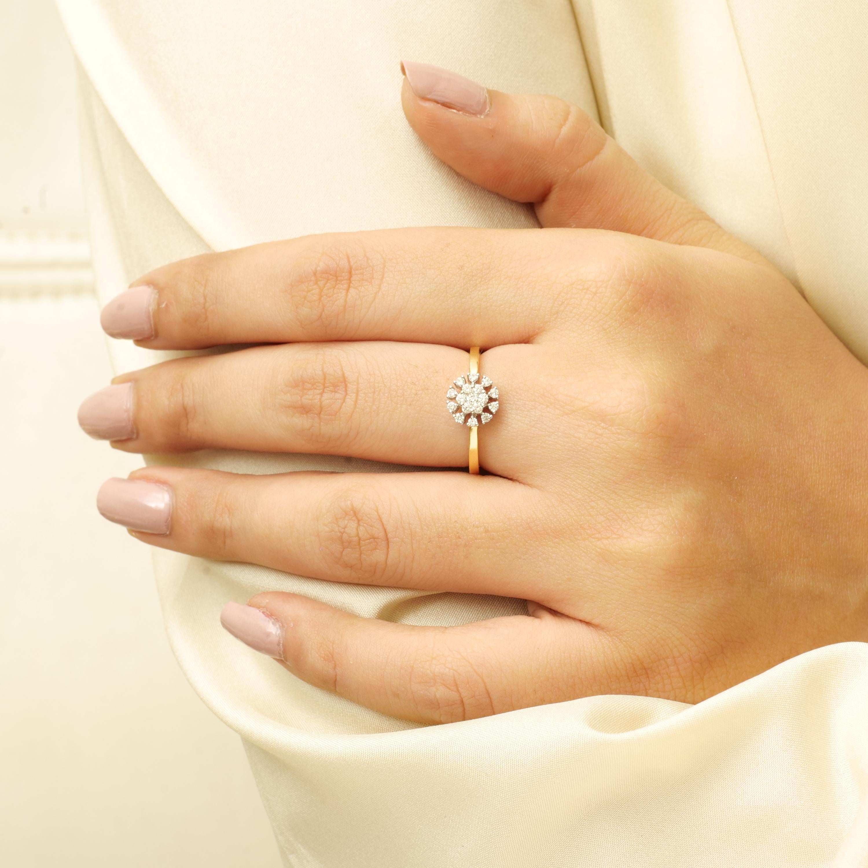 Taglio rotondo Flower Clustered Natural Diamond Ring In 14k Solid Gold (Certified) in vendita