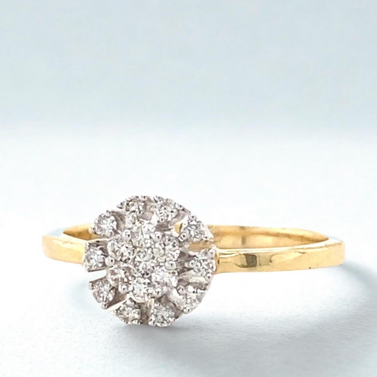 Flower Clustered Natural Diamond Ring In 14k Solid Gold (Certified) In condizioni Nuovo in vendita a New Delhi, DL
