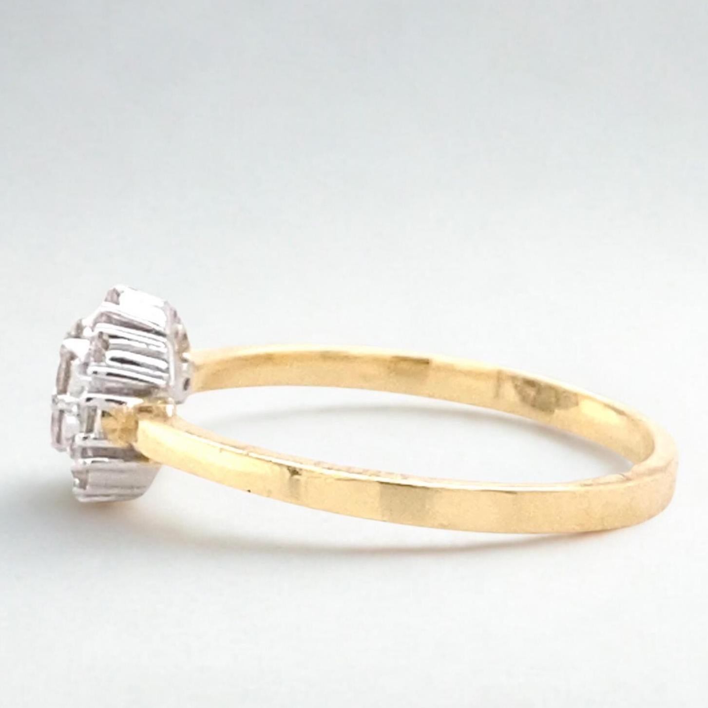 Donna Flower Clustered Natural Diamond Ring In 14k Solid Gold (Certified) in vendita