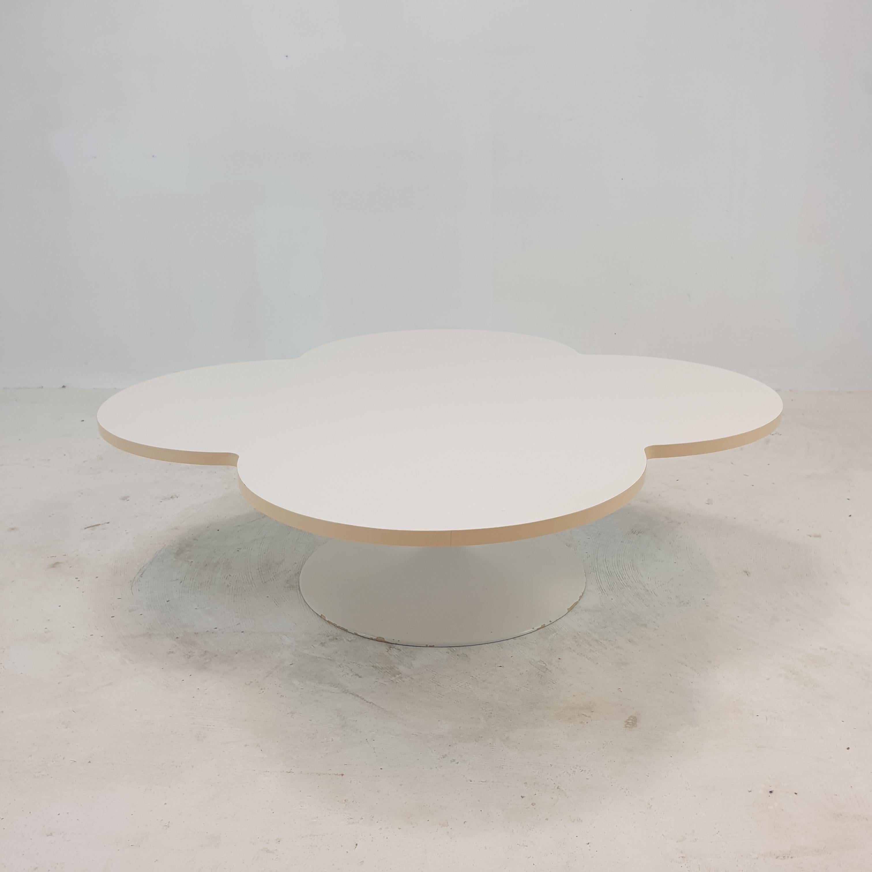 Flower Coffee Table by Kho Liang le for Artifort, 1960s In Good Condition For Sale In Oud Beijerland, NL