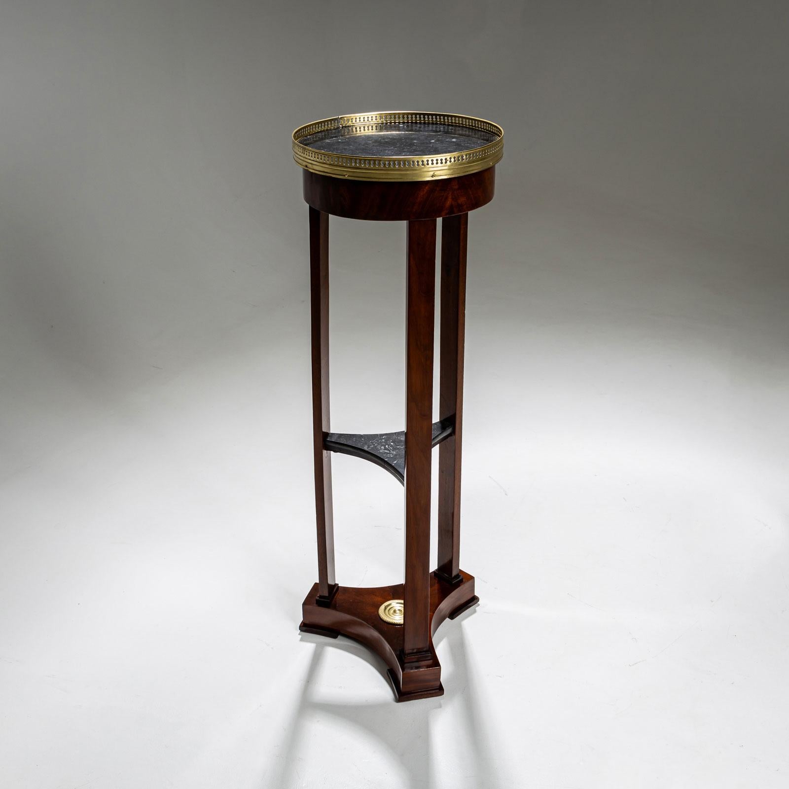 Blumensäule mit grauem Steinabsatz und Blumensäule, 19. Jahrhundert im Zustand „Gut“ im Angebot in Greding, DE