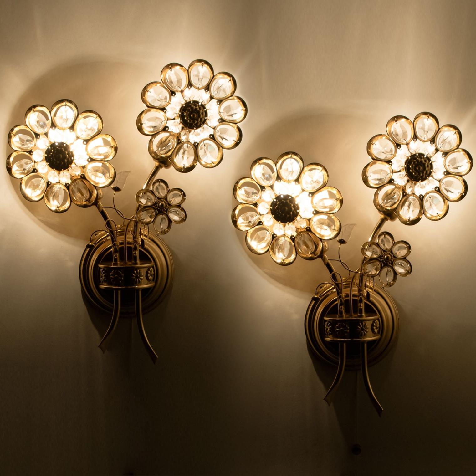 Flower Crystal and Brass Wall Lights or Sconces von Ernst Palme, Deutschland (Beschichtet) im Angebot