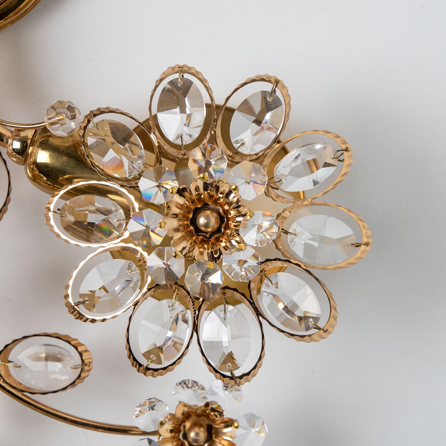 Flower Crystal and Brass Wall Sconce by Palwa, 1960s, Germany In Good Condition For Sale In Rijssen, NL